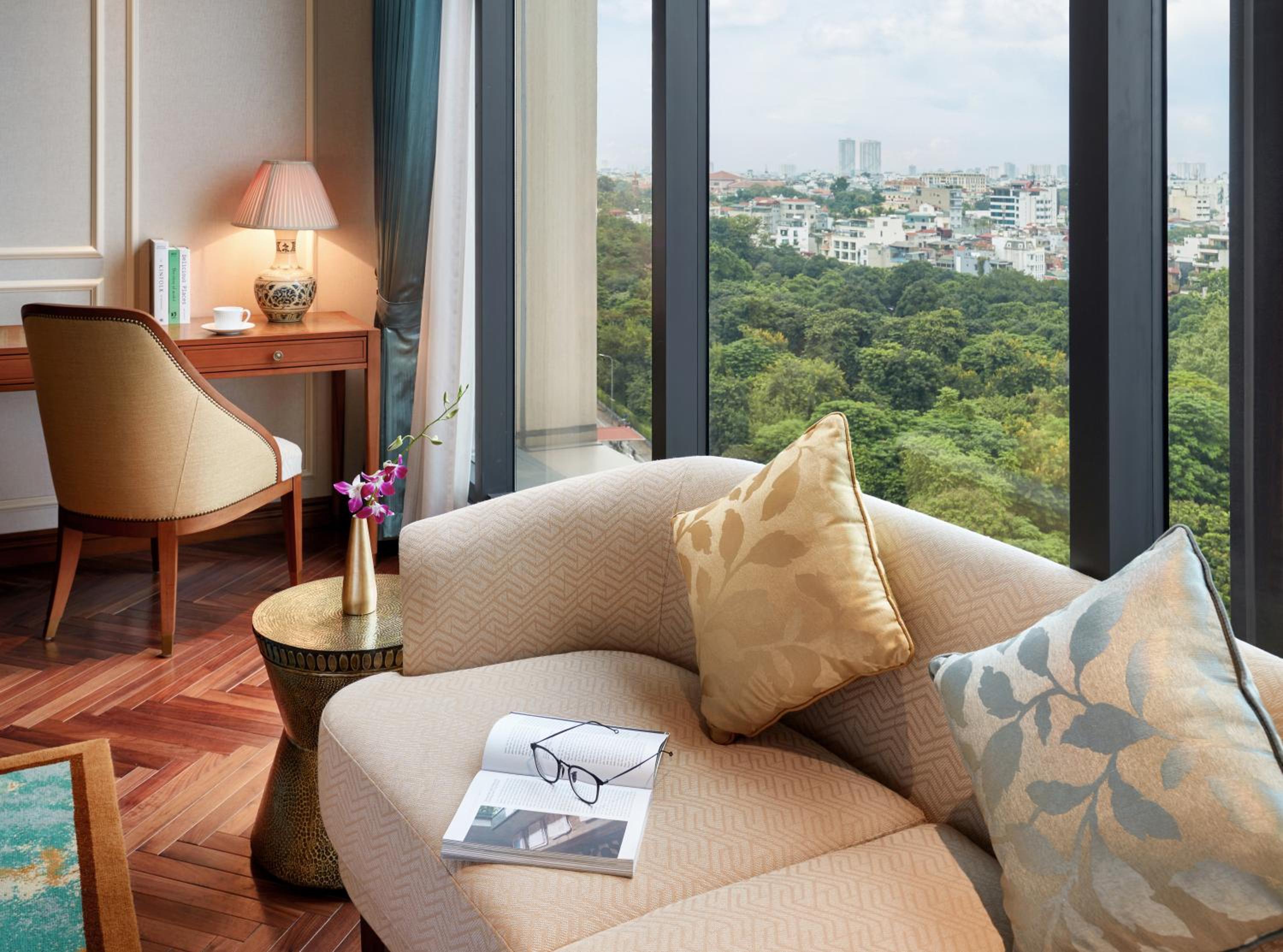 Executive King Room with Lounge Access - High Floor photo 3