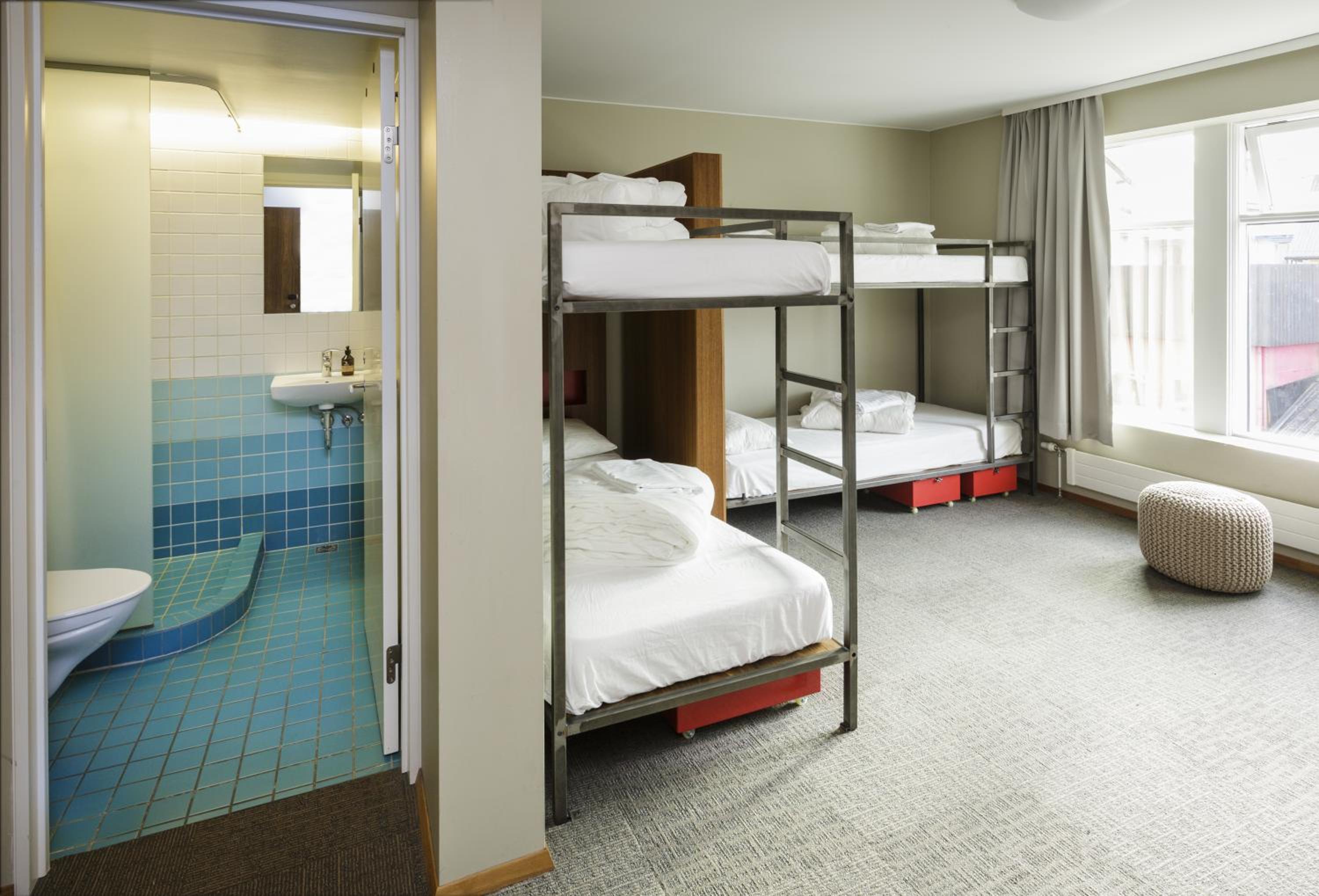 Quadruple Room with Private Bathroom photo 1