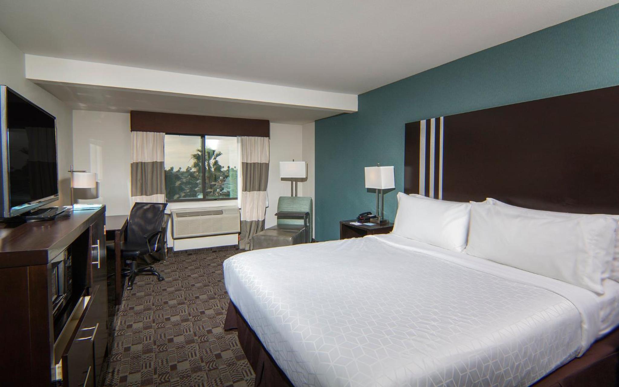 King Suite - Photo 2