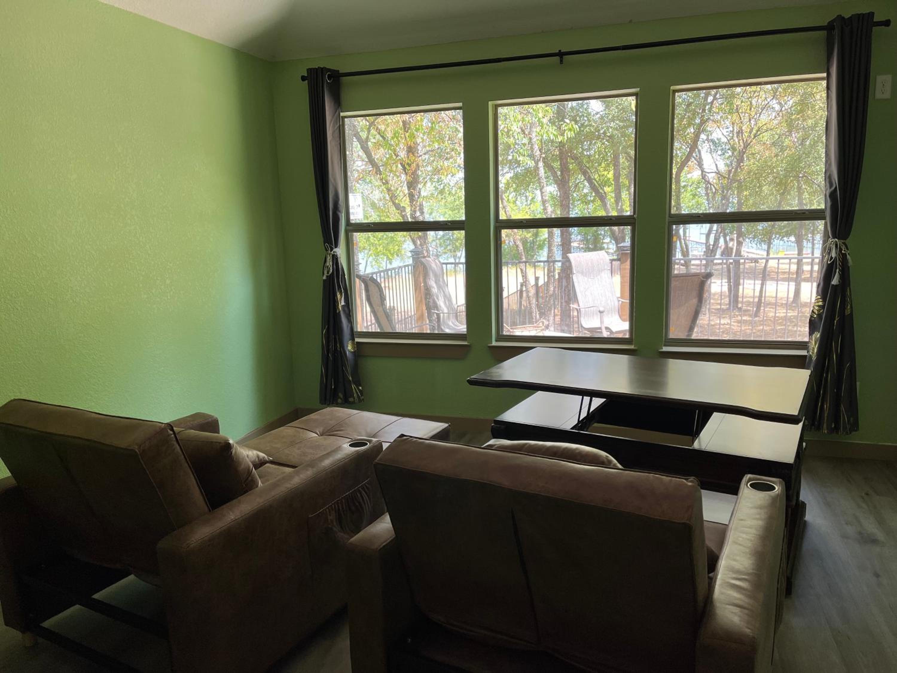 Four-Bedroom House photo 2