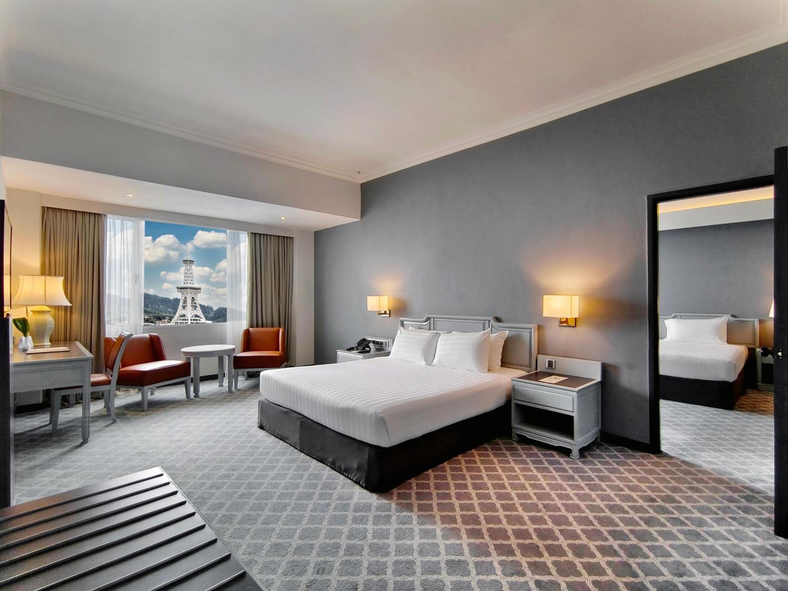 Deluxe Family Suite - Photo 2