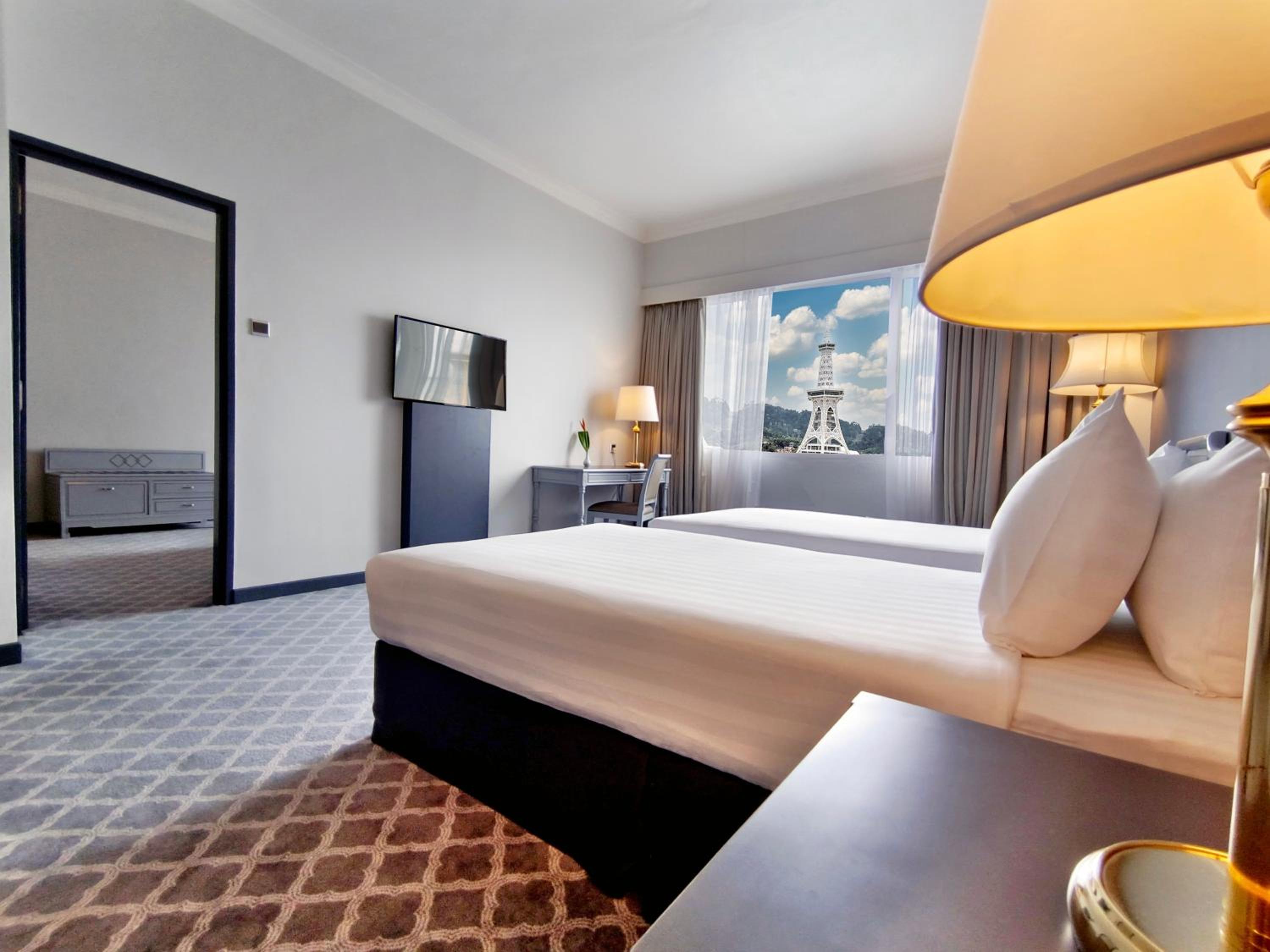 Deluxe Family Suite - Photo 4