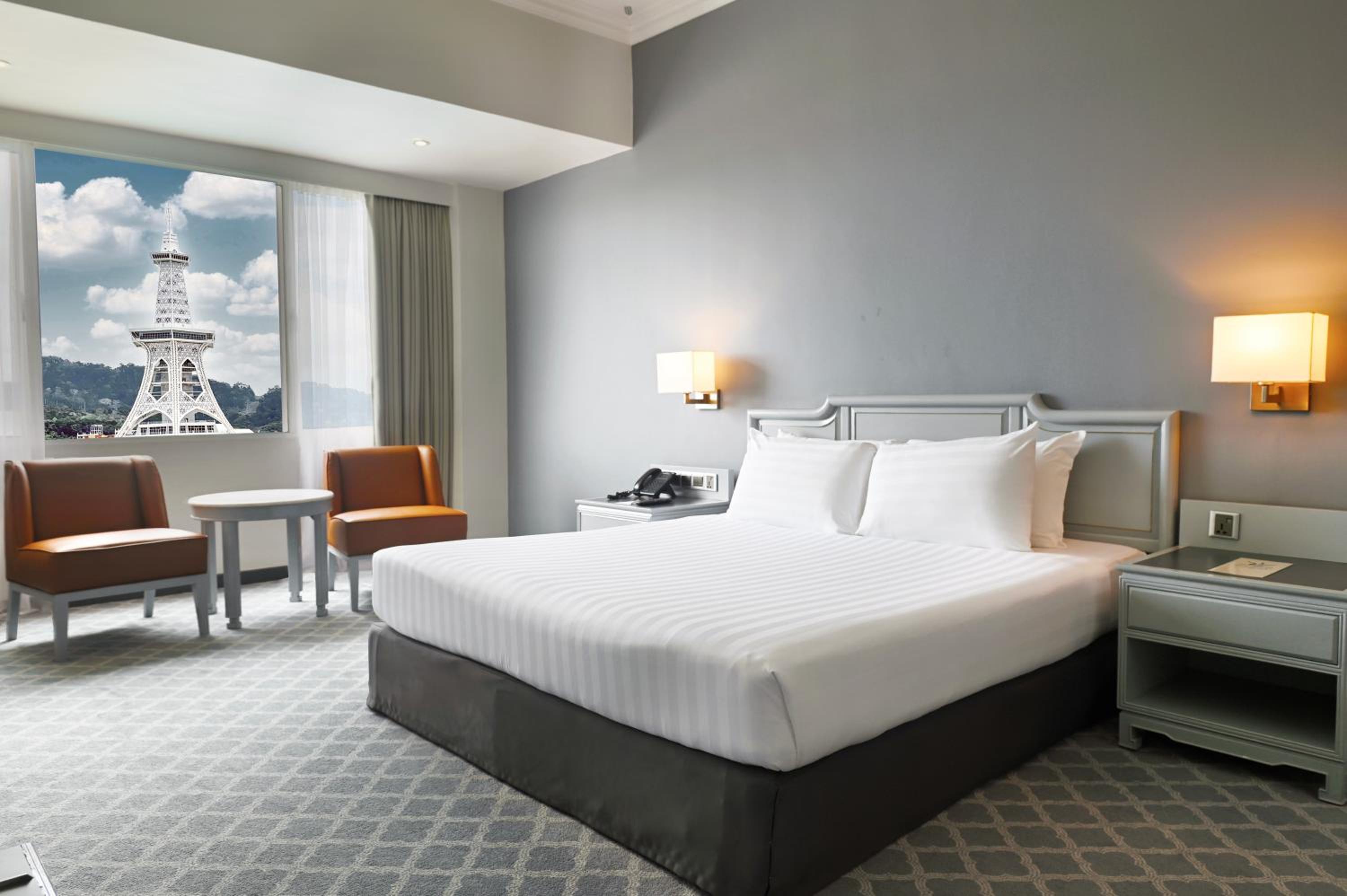 Deluxe Family Suite - Photo 3