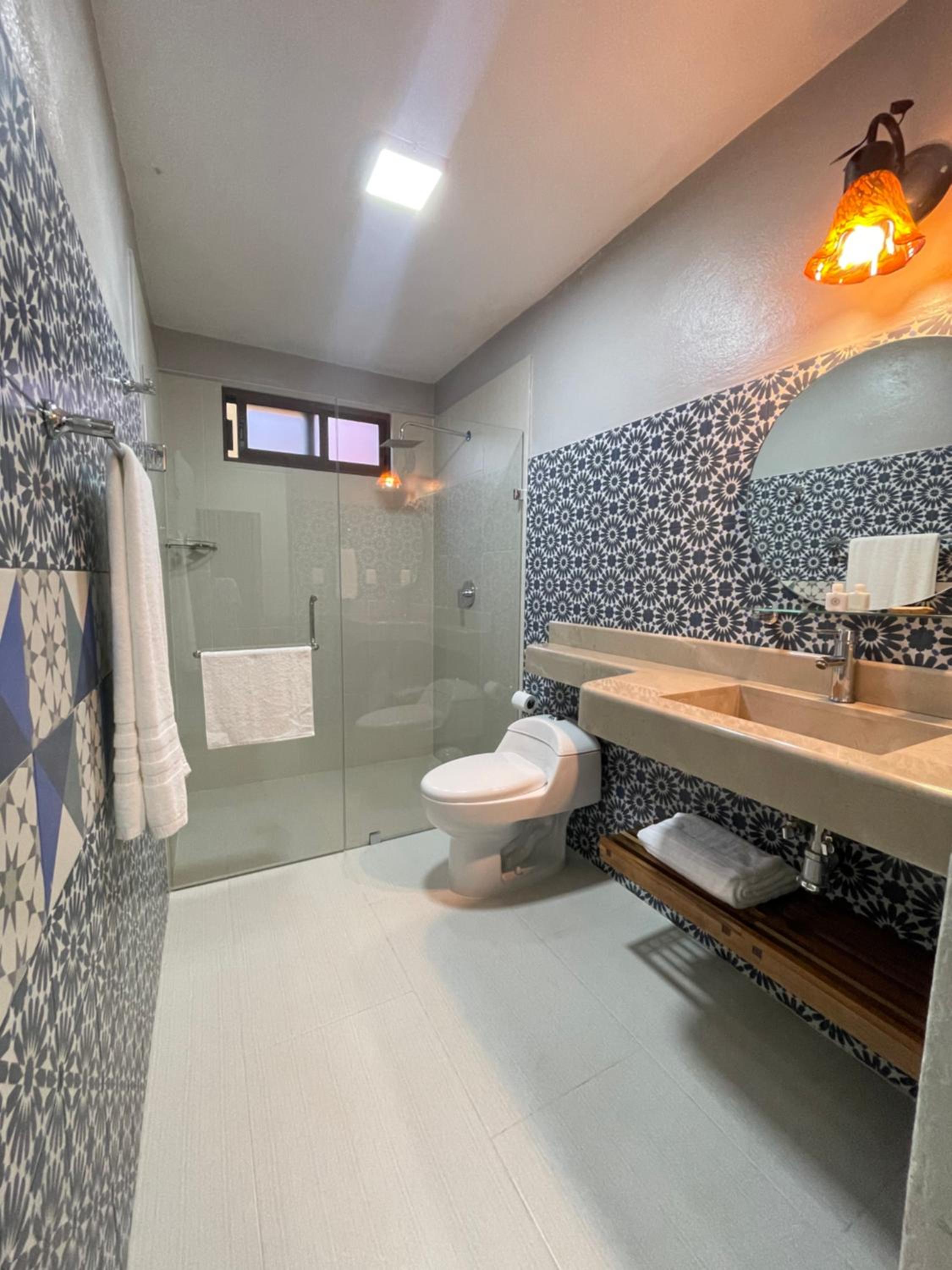 Suite - Photo 15