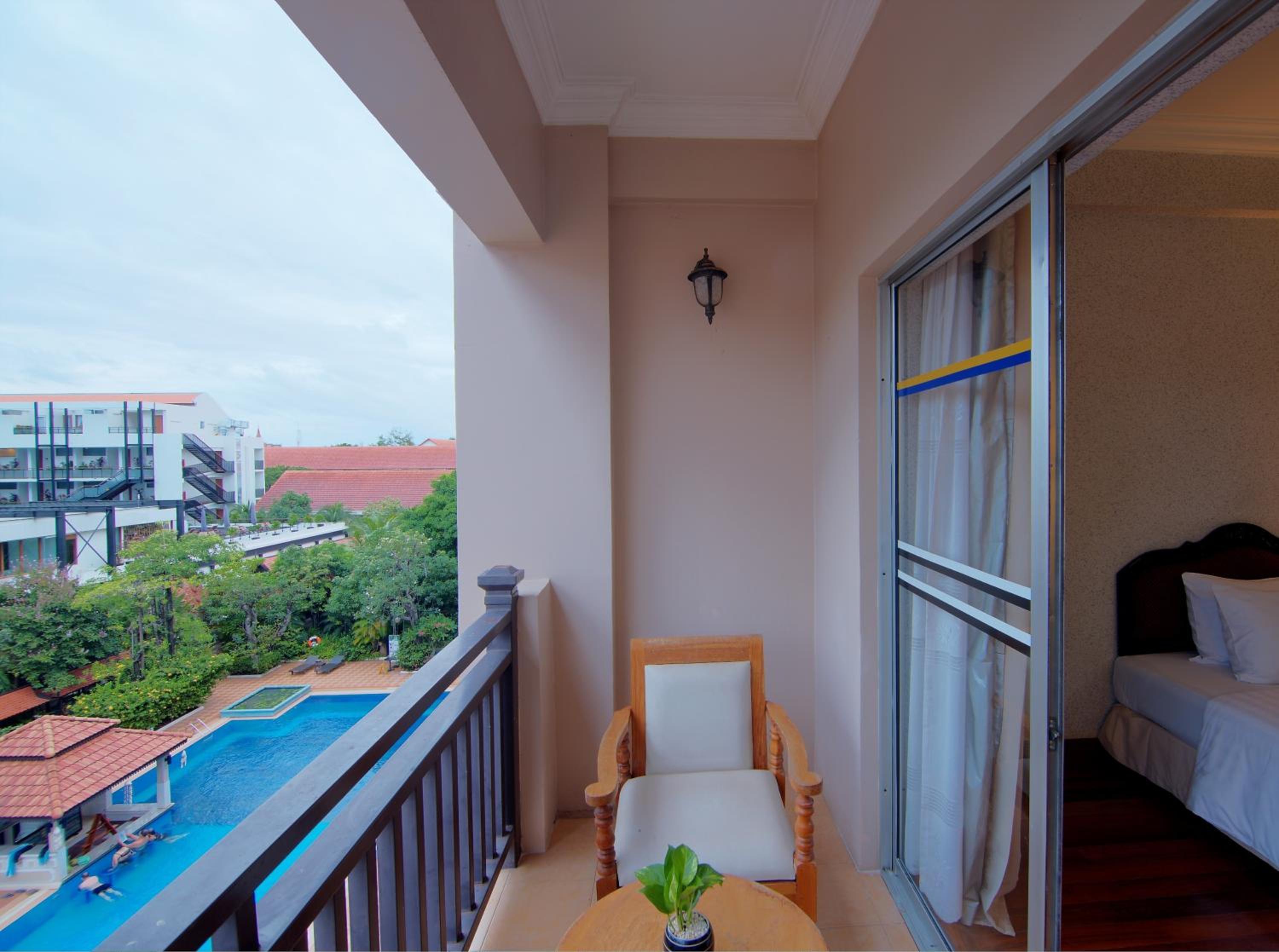 Deluxe Double Pool View Room - Photo 5