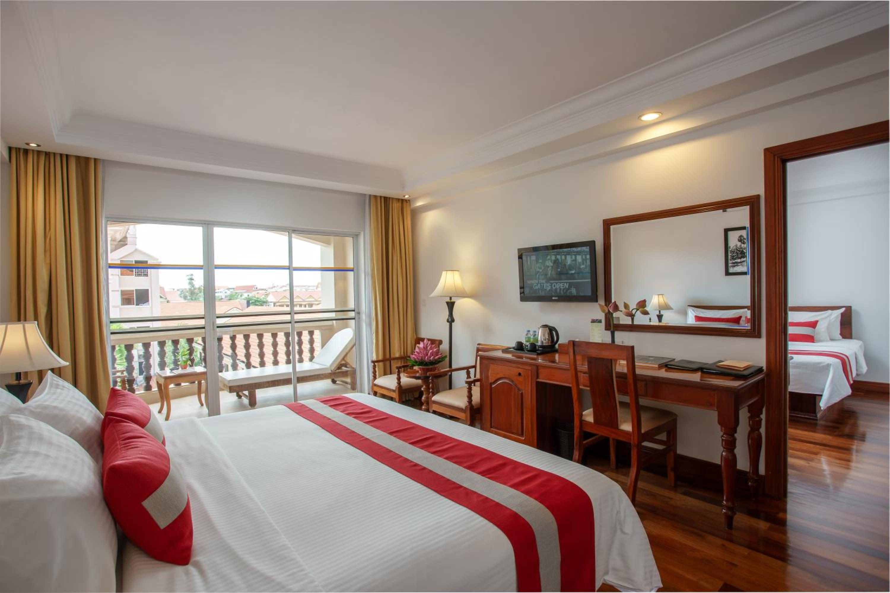 Premium Family Room - Photo 2