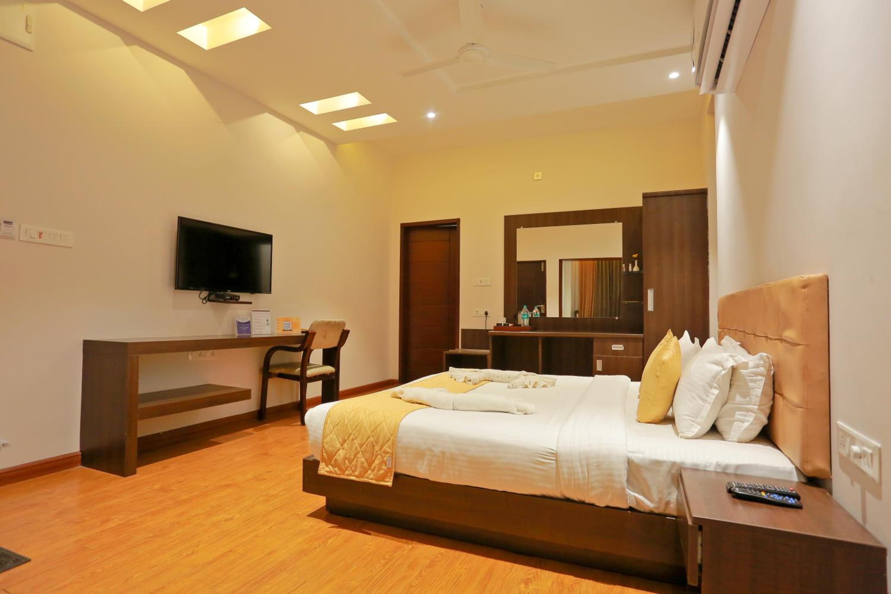 Premium Room  A/C - Photo 3