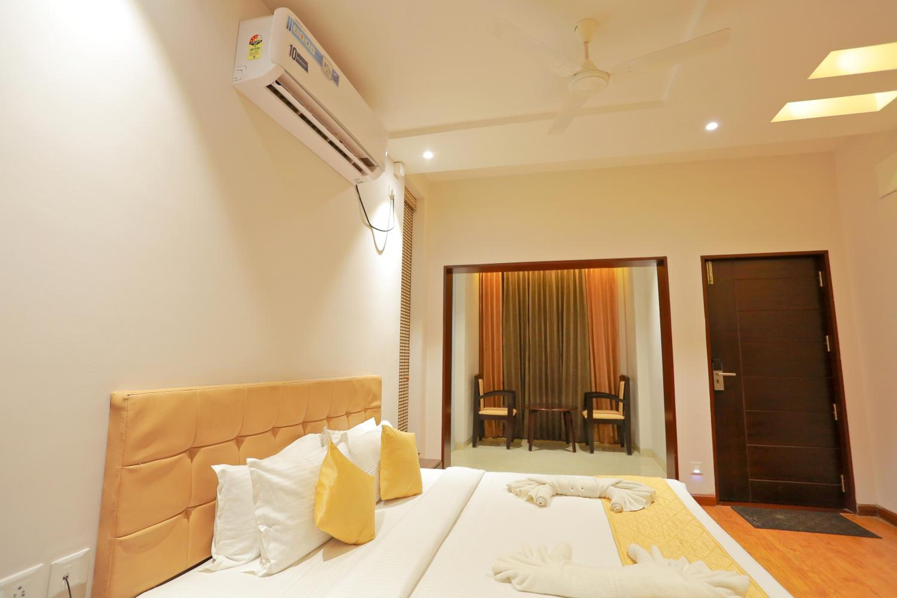 Premium Room  A/C - Photo 4