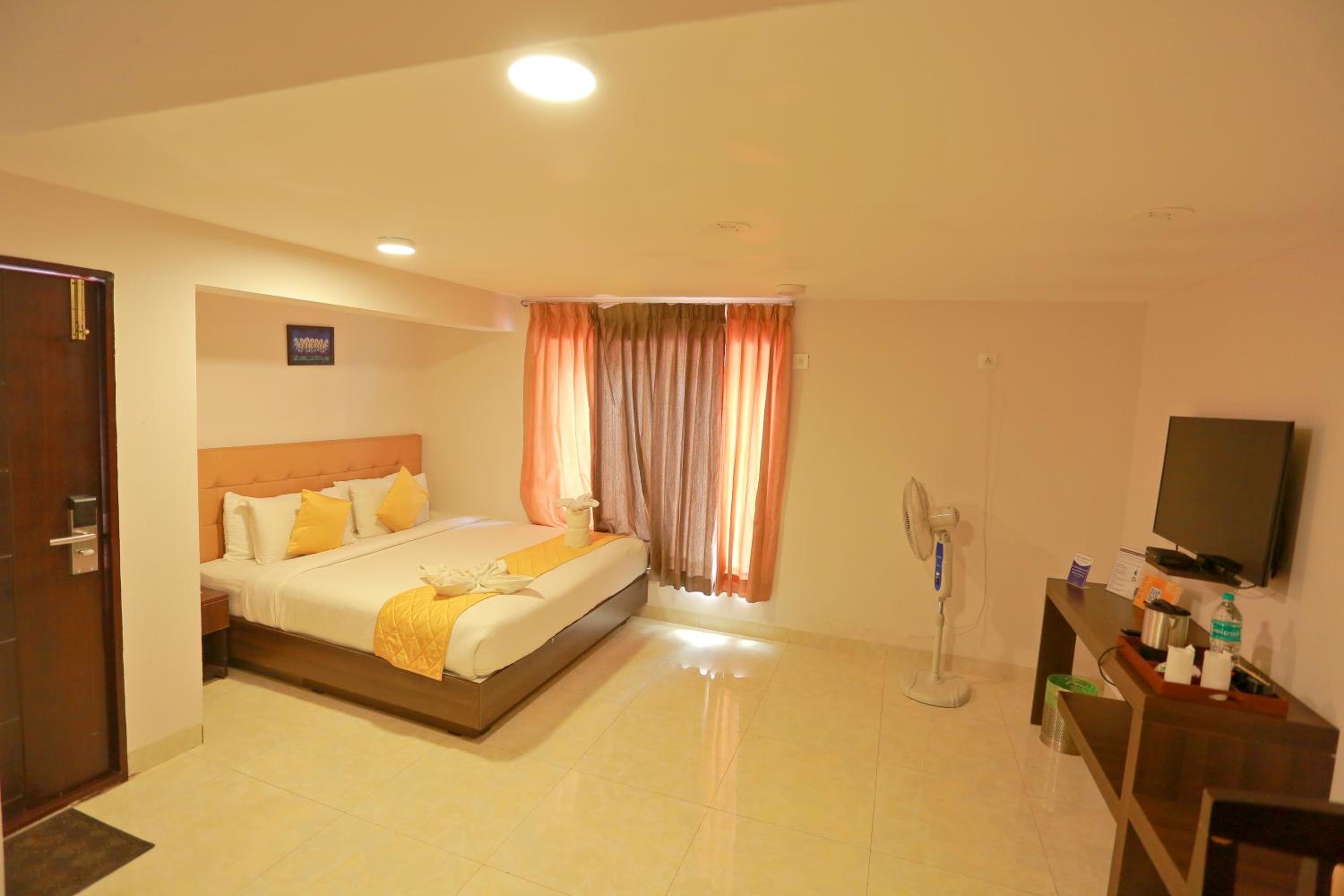 Standard  Room NON A/C - Photo 4