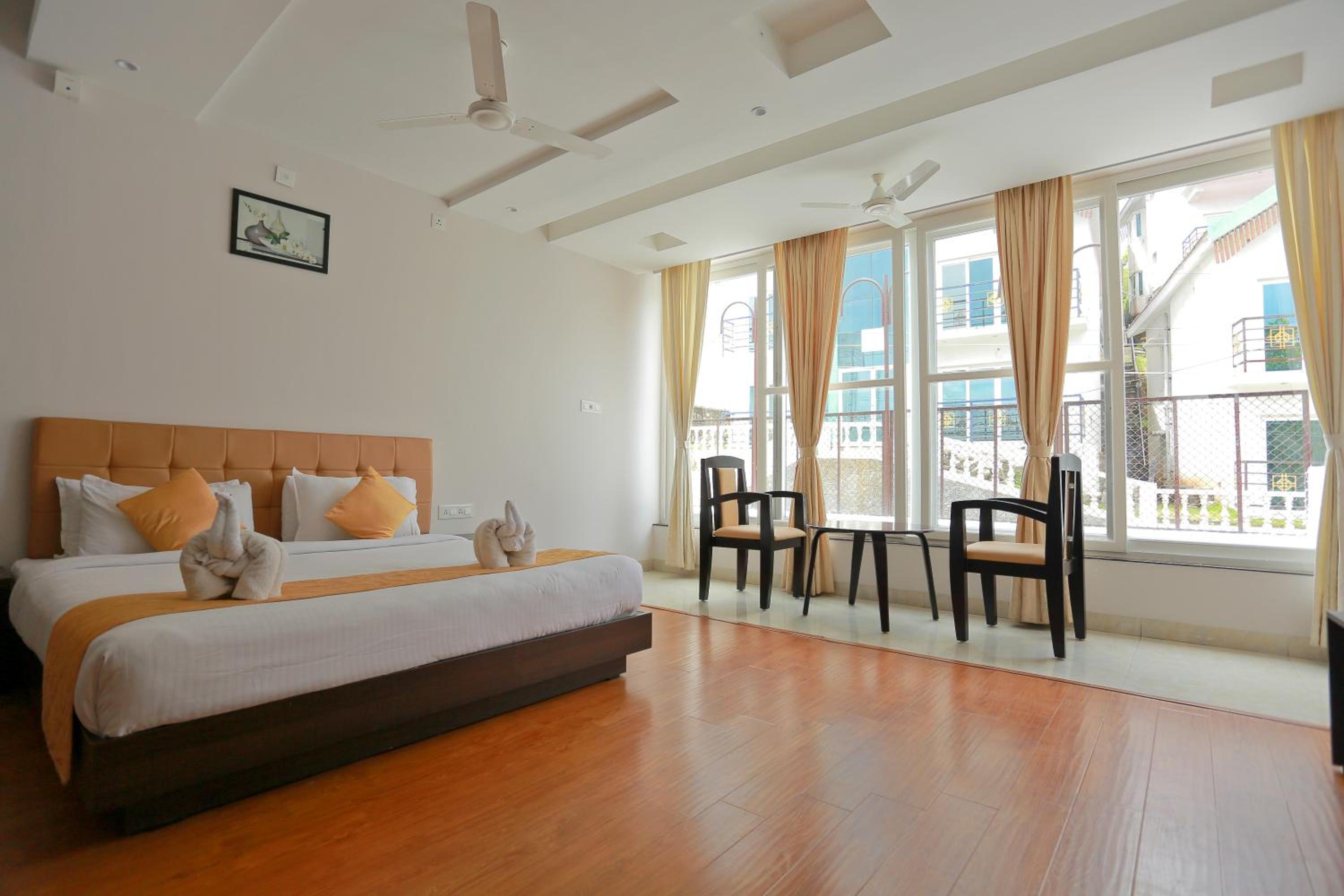 Deluxe Room Non A/C - Photo 2