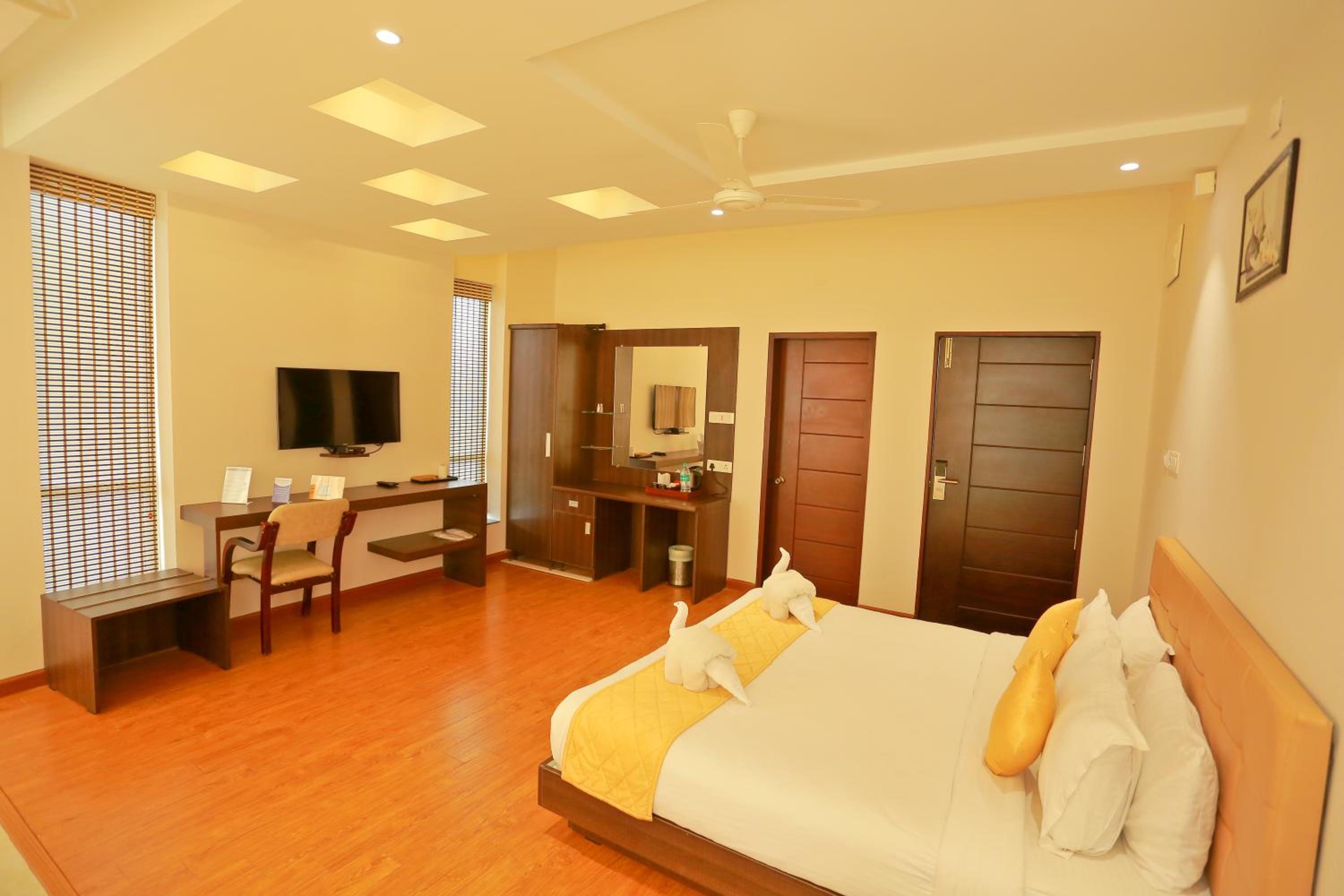 Deluxe Room Non A/C - Photo 5