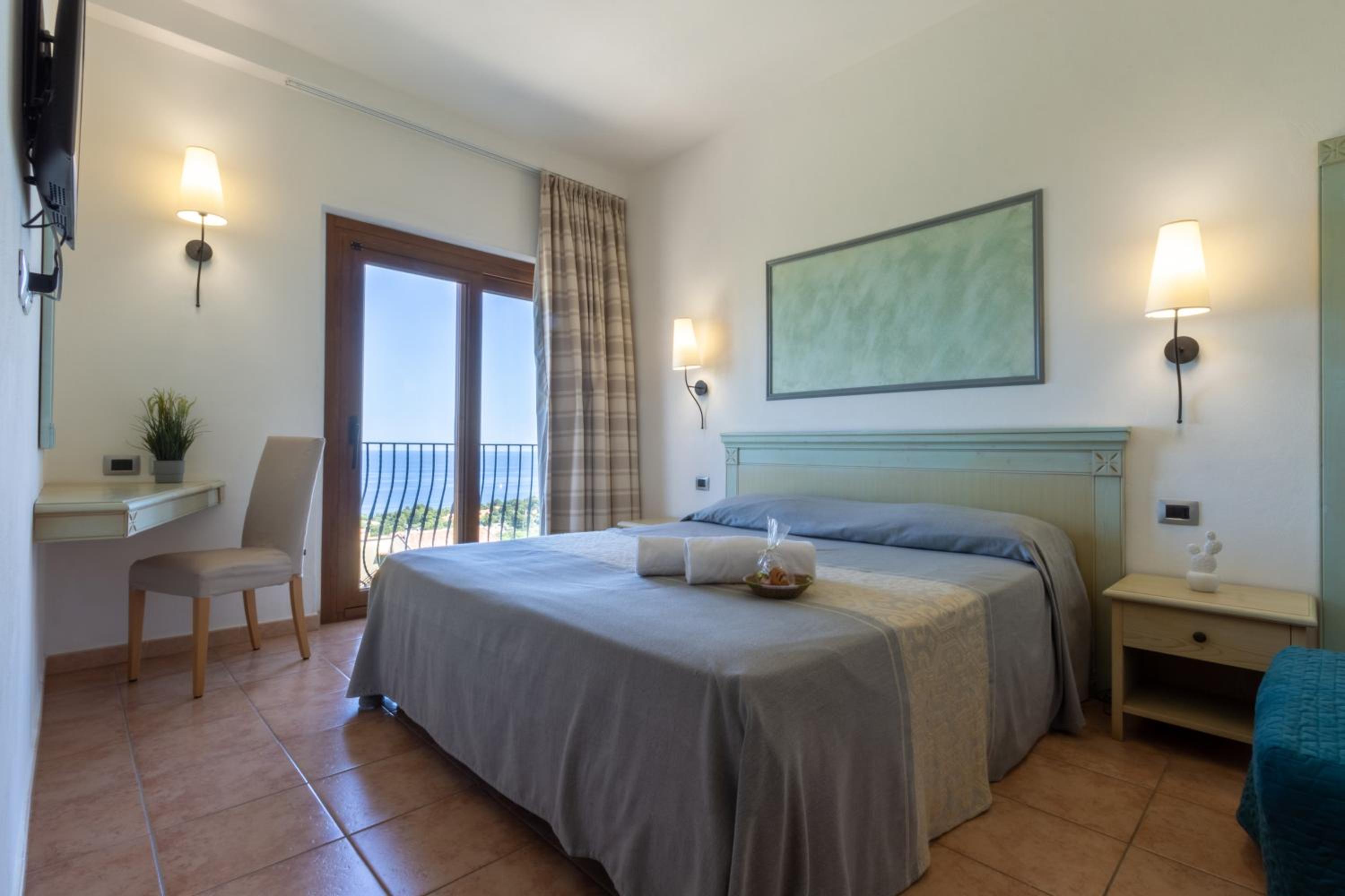 Double Room with Sea View - Photo 1