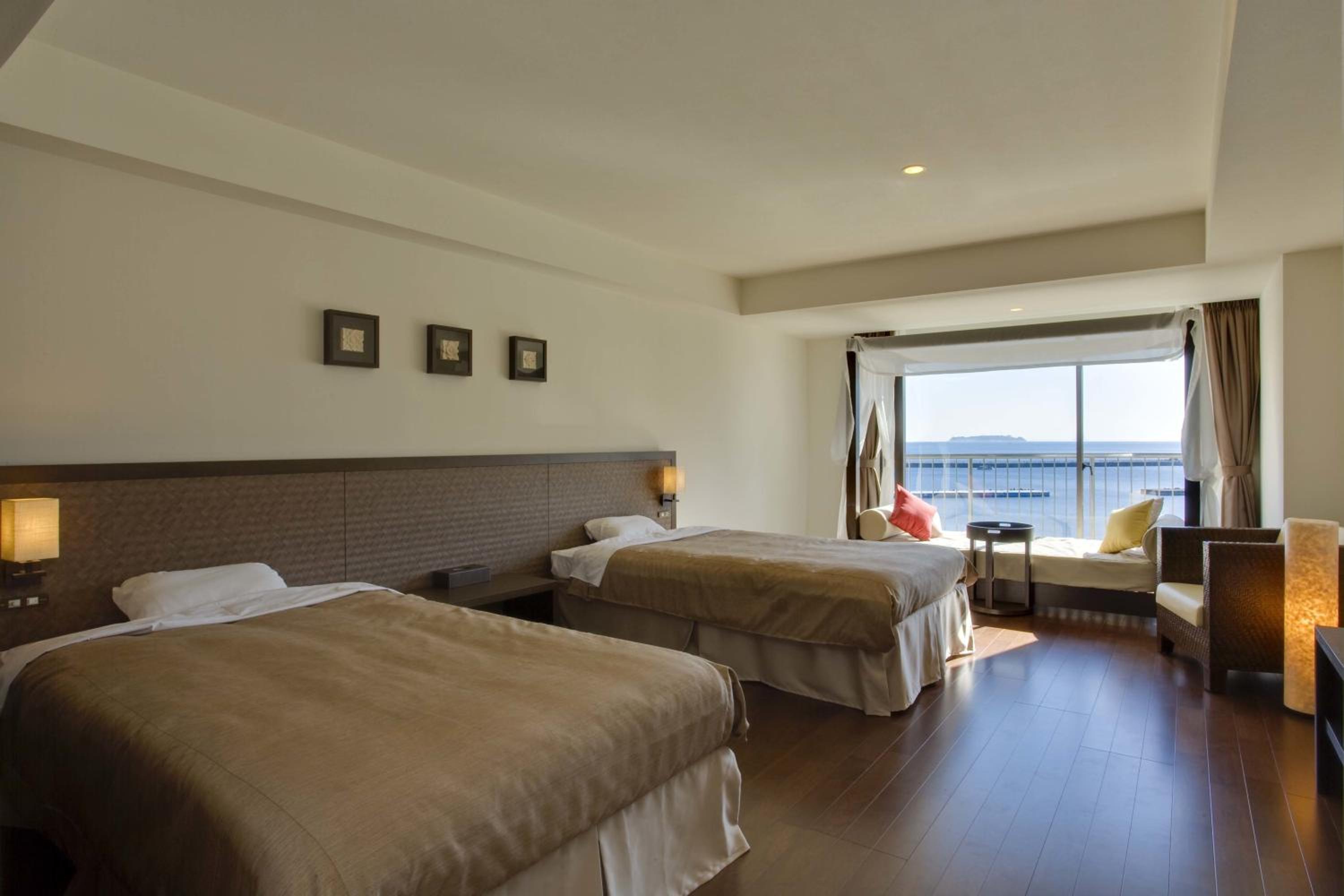 Economy Twin Room photo 3