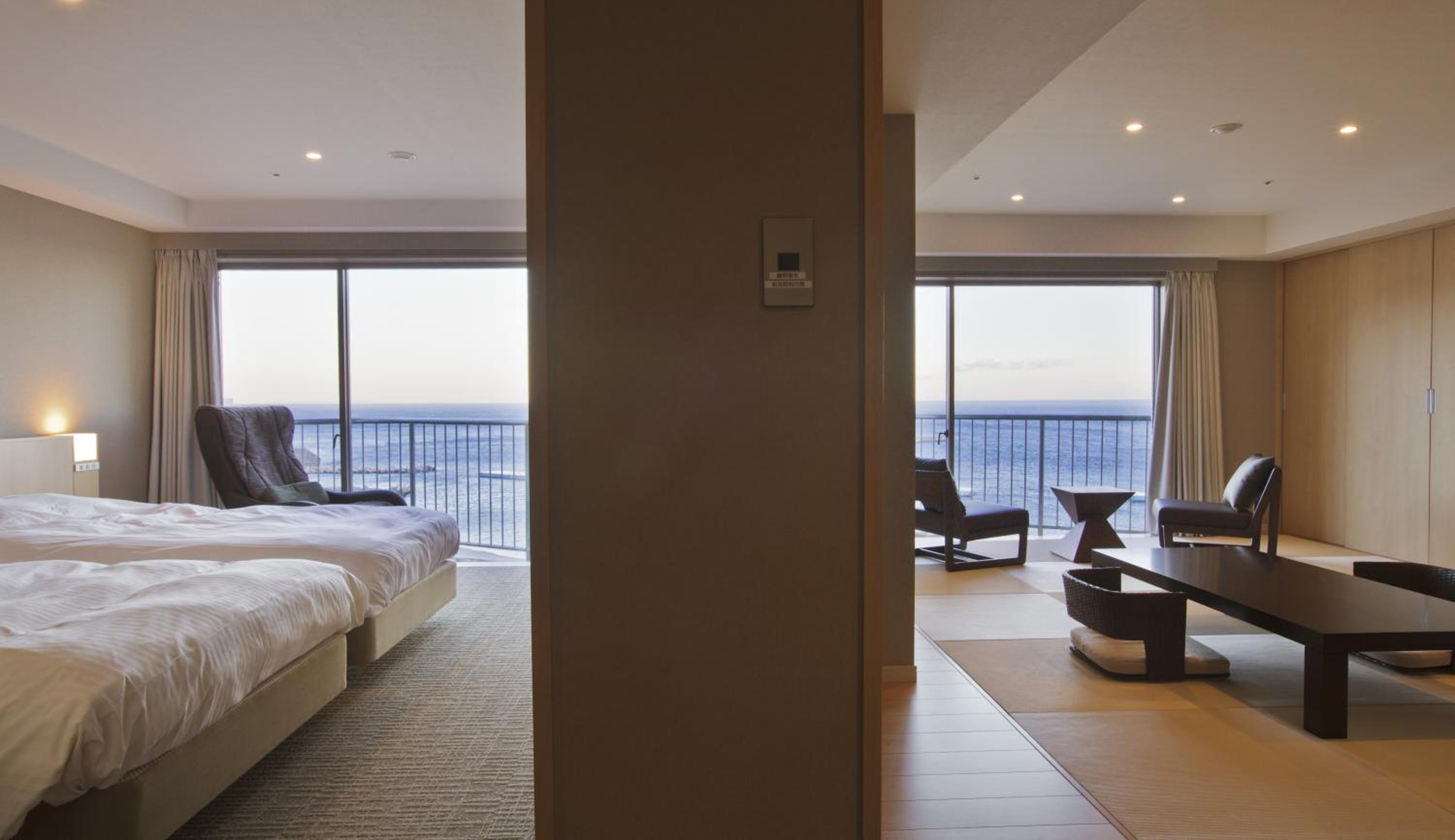 Family Room - Non-Smoking -Top Floor photo 2