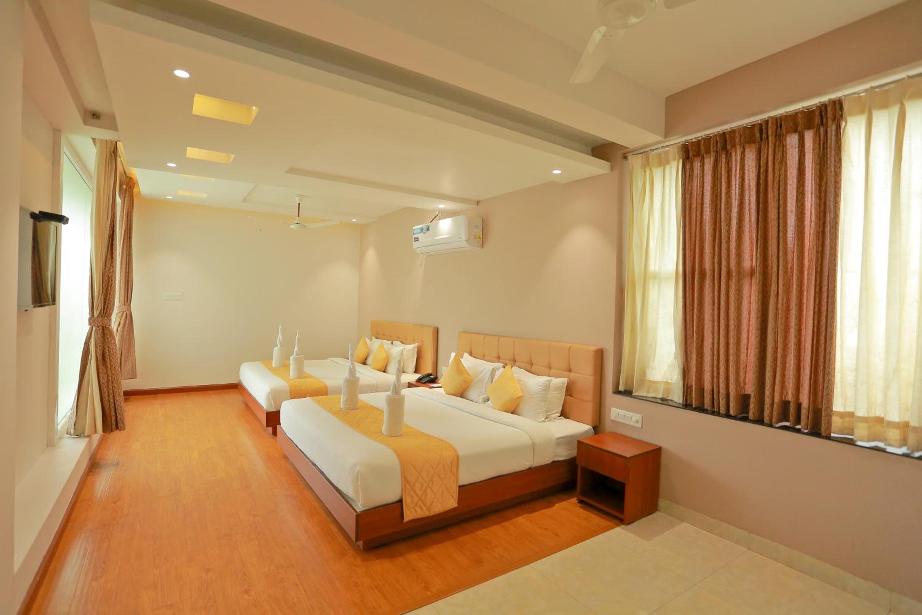 Family Room with A/C - Photo 3