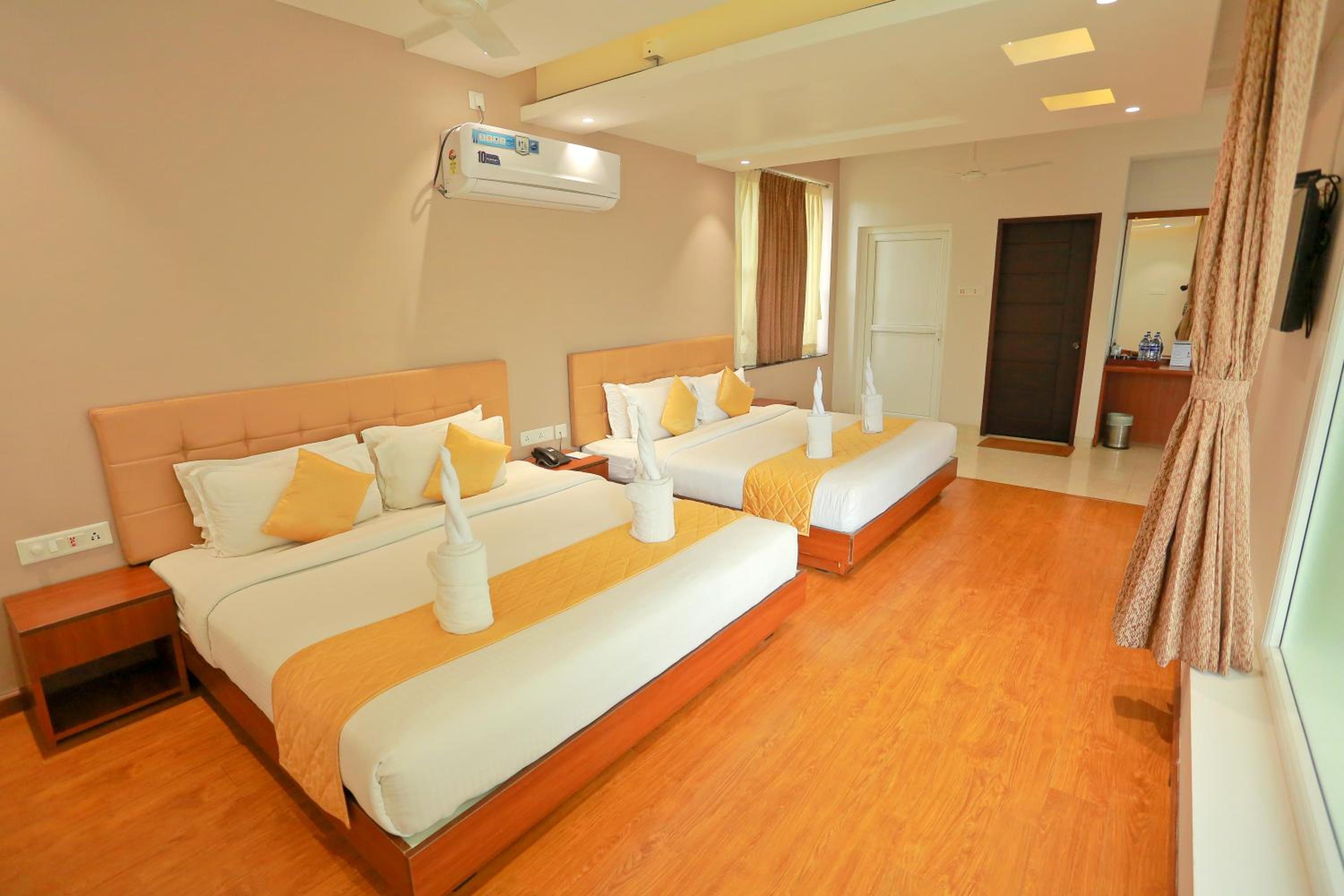 Family Room with A/C - Photo 1