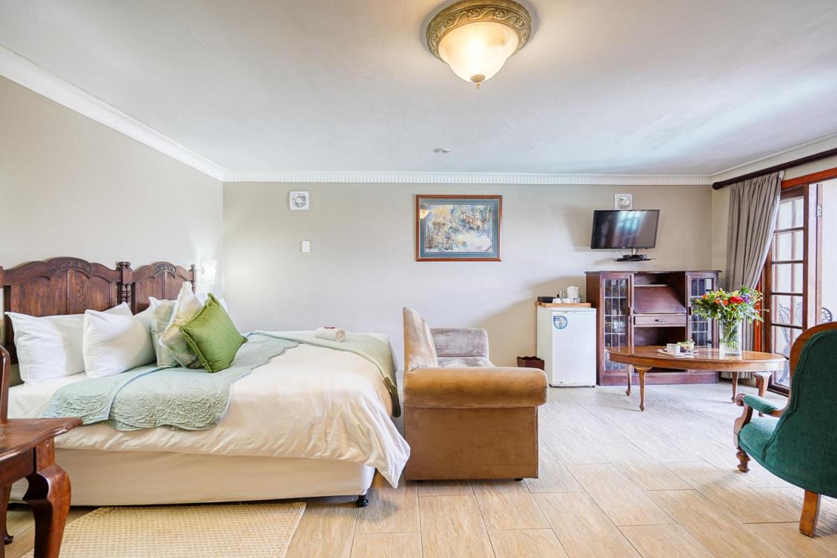 Family Room - Photo 2