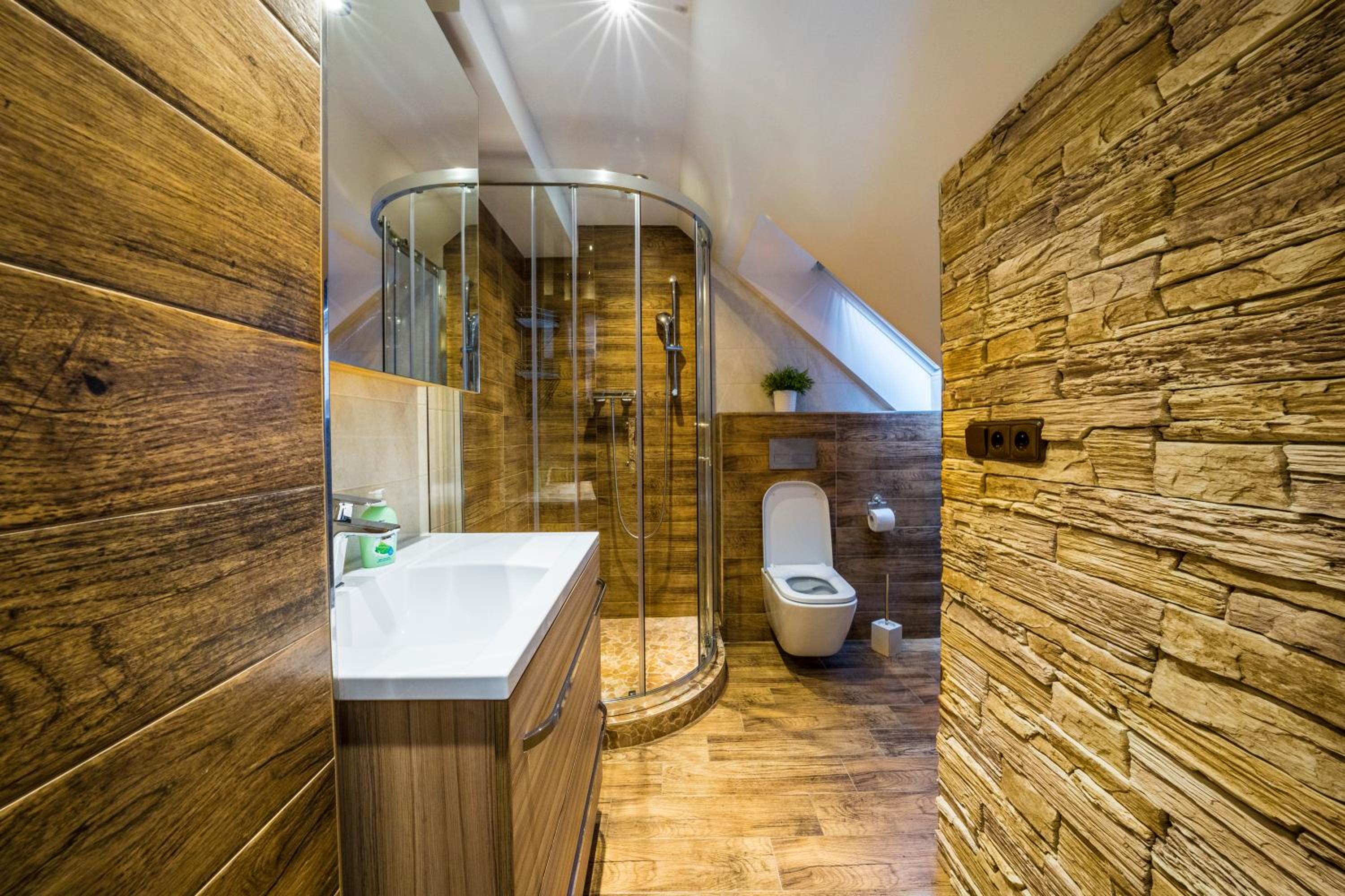 Luxury Two-Bedroom Apartment with Balcony and Mountain View - Top Floor (6) photo 3