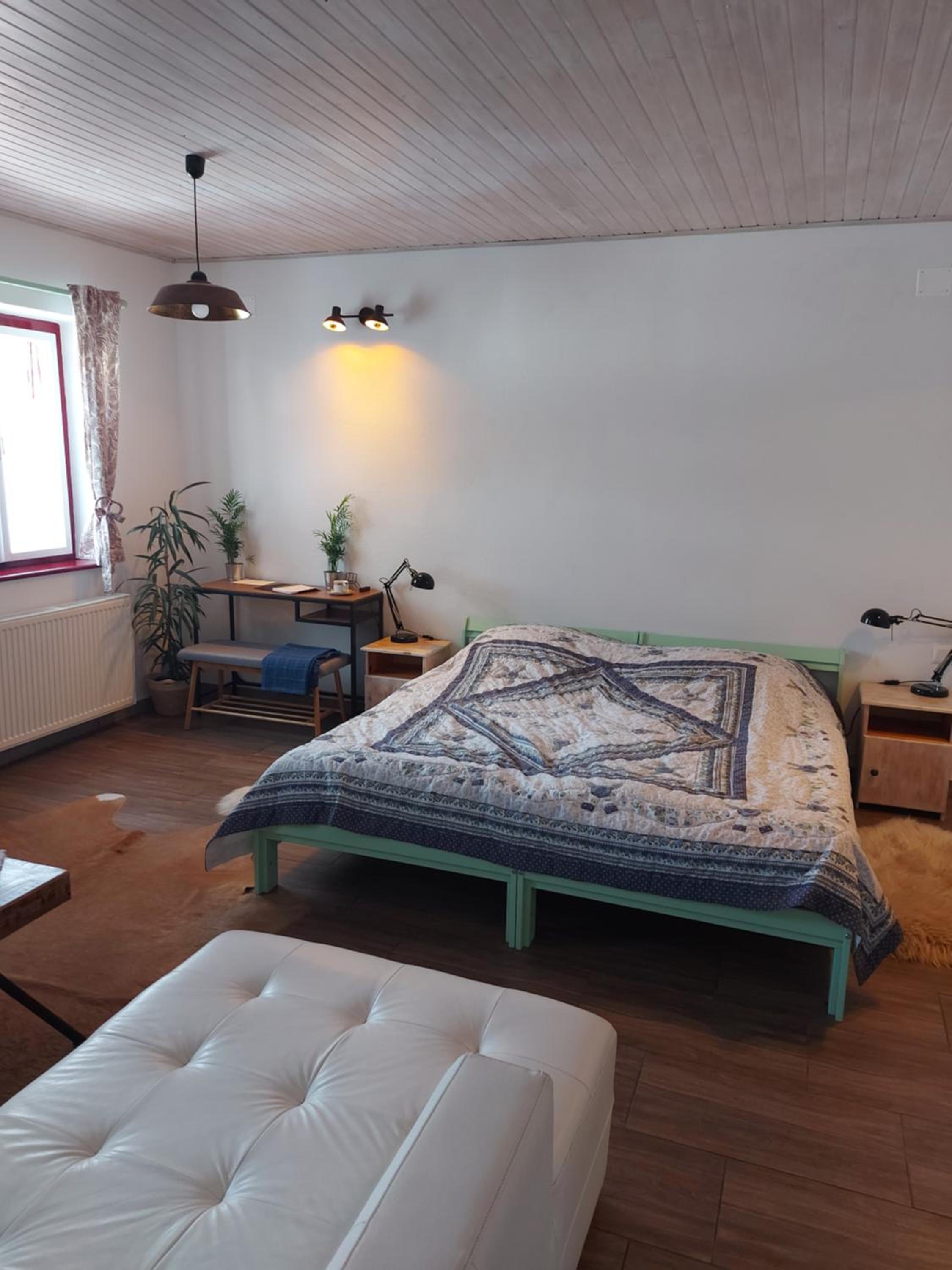 One-Bedroom Apartment photo 1