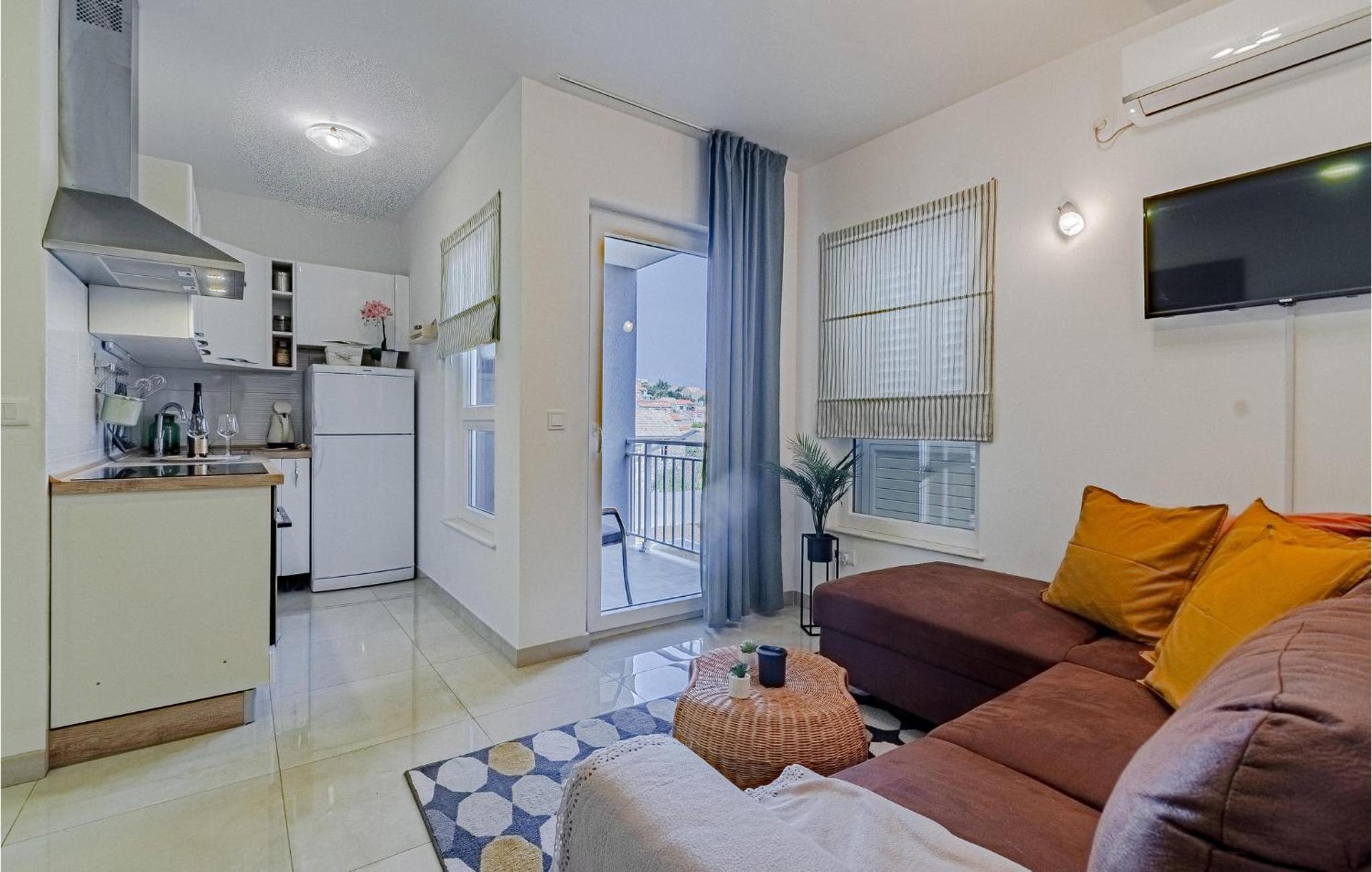 One-Bedroom Apartment photo 3