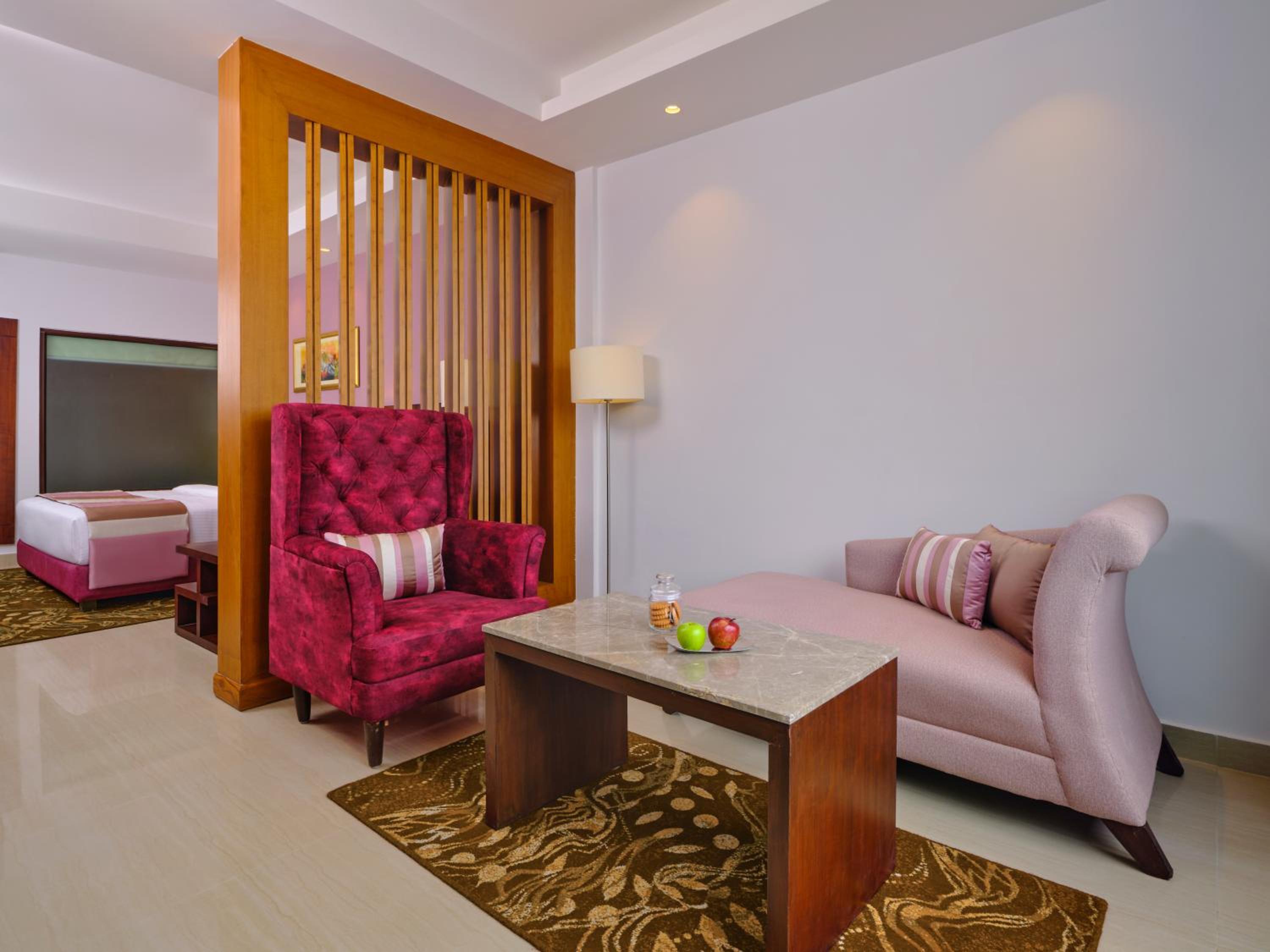 Junior Suite with Complimentary taxi stand transfer to Banganga/ Helipad , 15% off on Spa ( 30 min ), 15% off on F&B, 20% off on laundry per room per stay - Photo 3