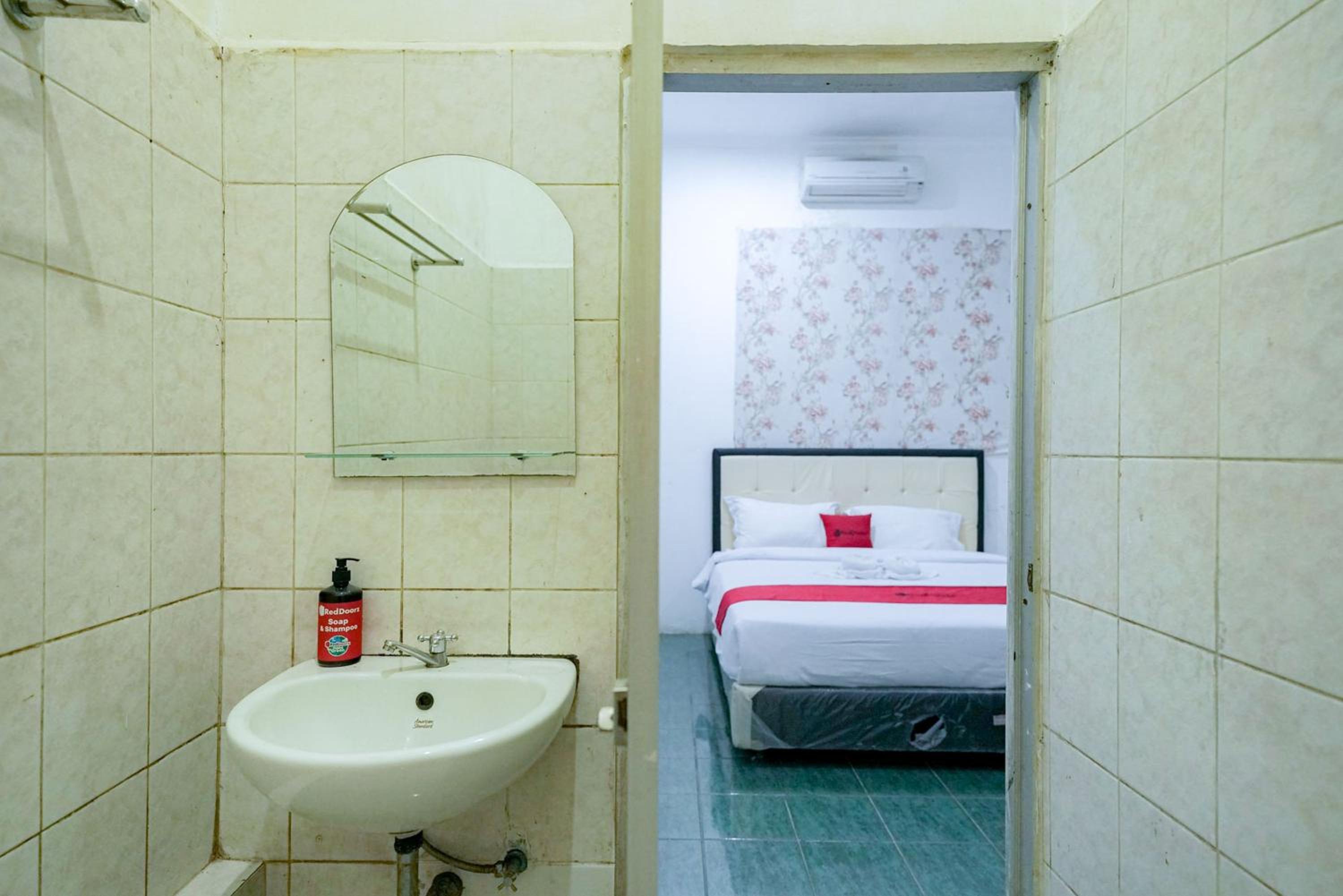 Deluxe Room - Photo 3