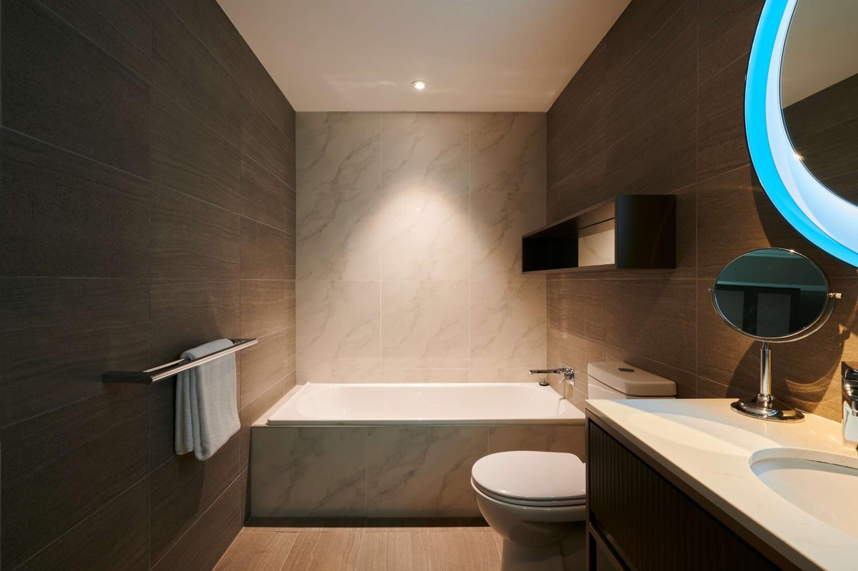 Executive Suite - Photo 3