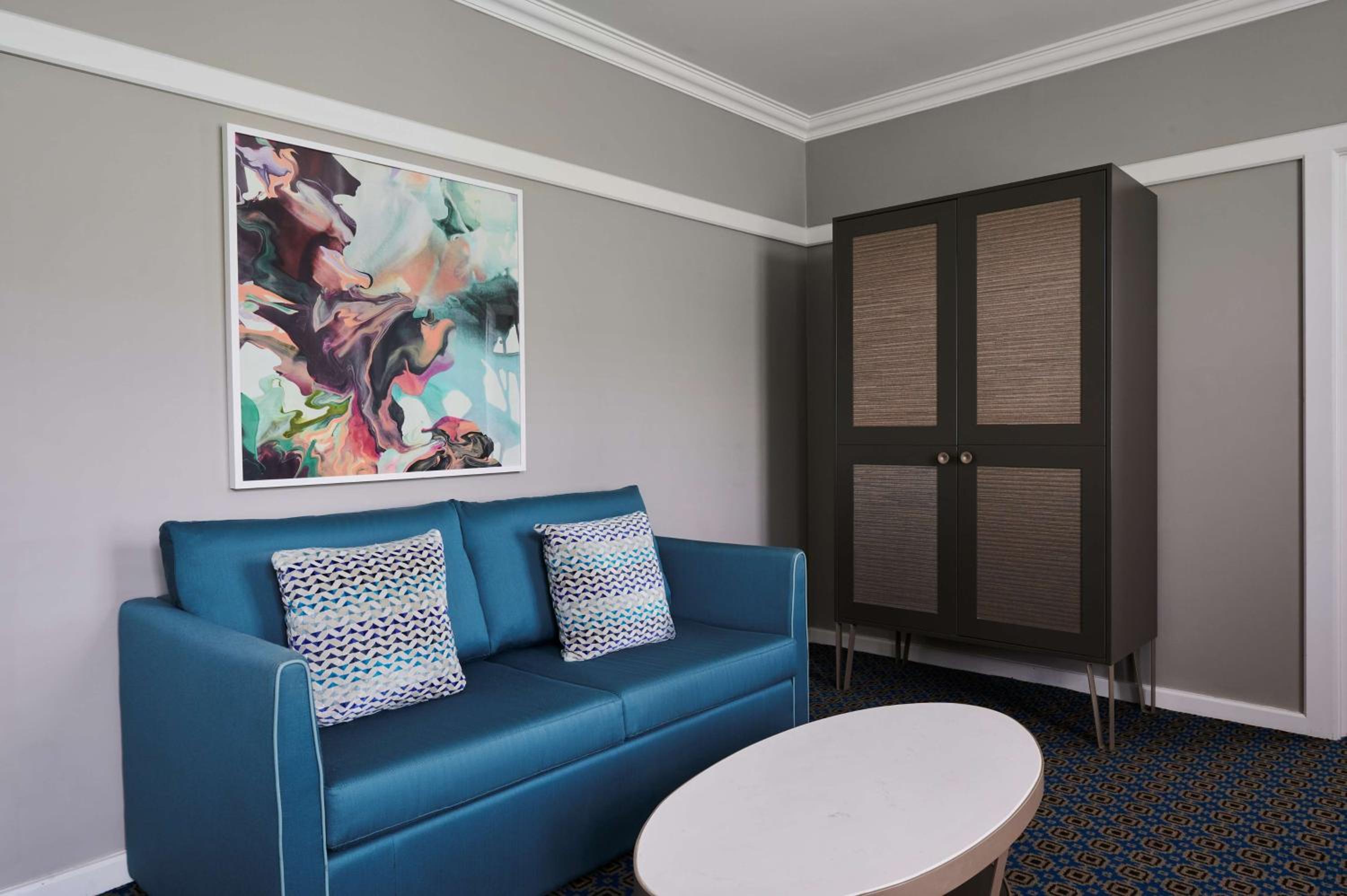 Executive Suite - Photo 8