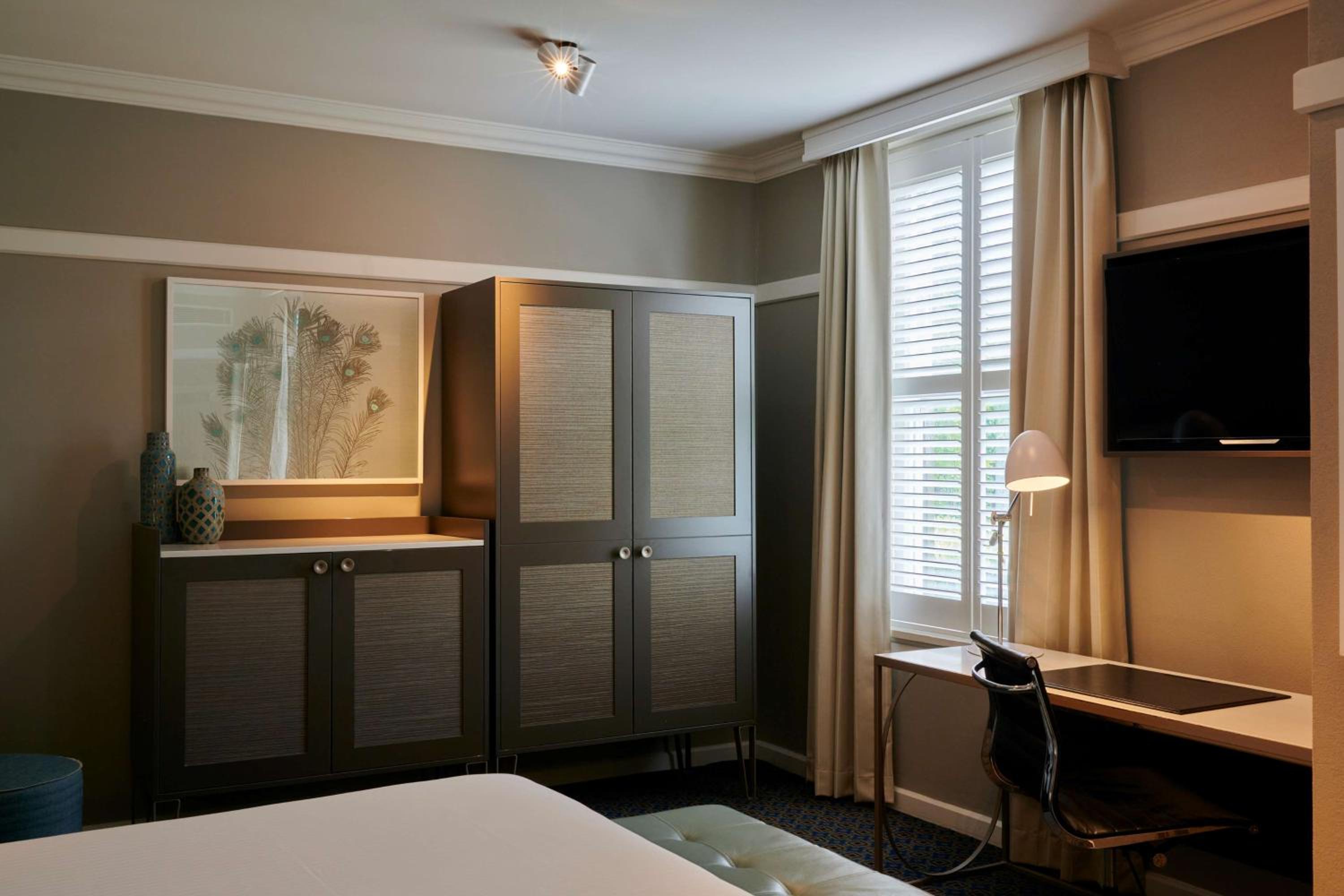 Heritage Balcony King Room - Photo 4