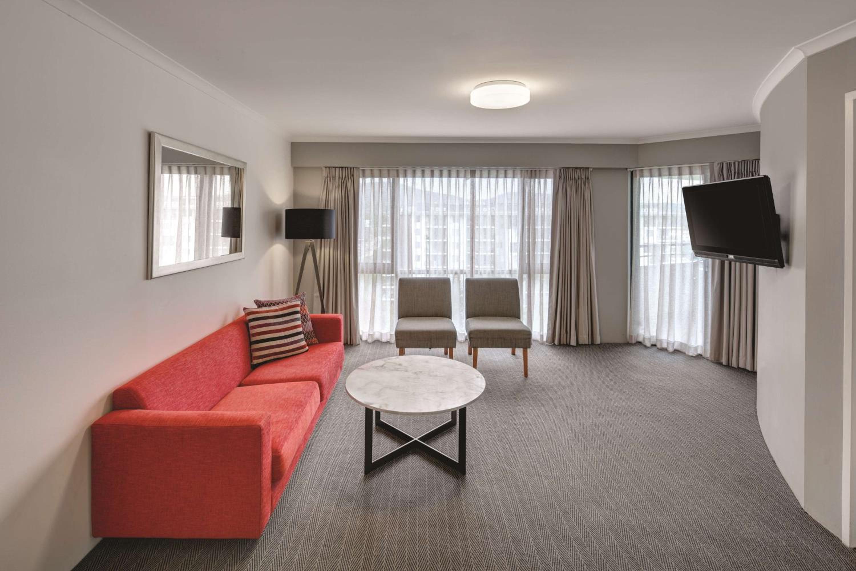 Two Bedroom Apartment - Queen & King (or Twin), Balcony & Spa Bath - Photo 4
