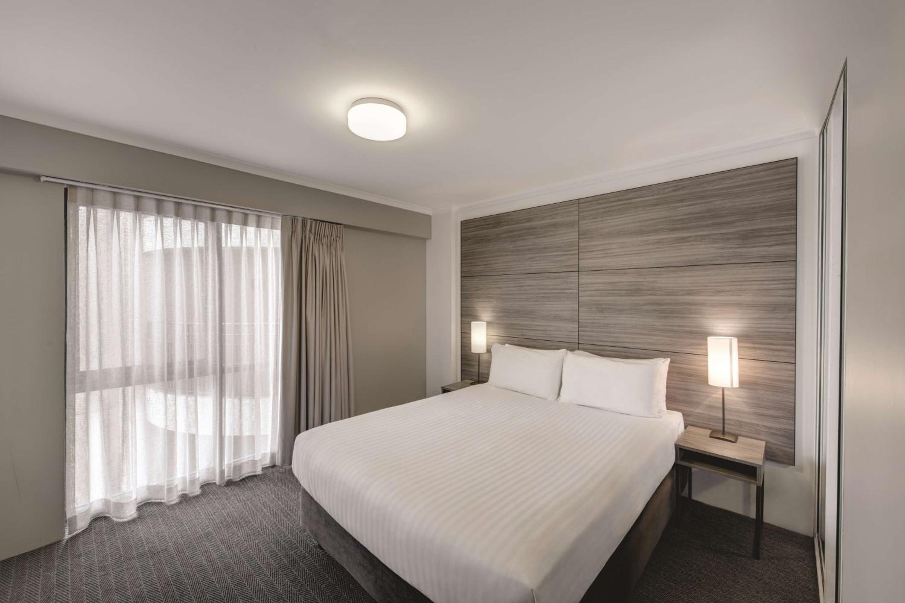 One-Bedroom Apartment with Spa Bath and Balcony - Photo 3