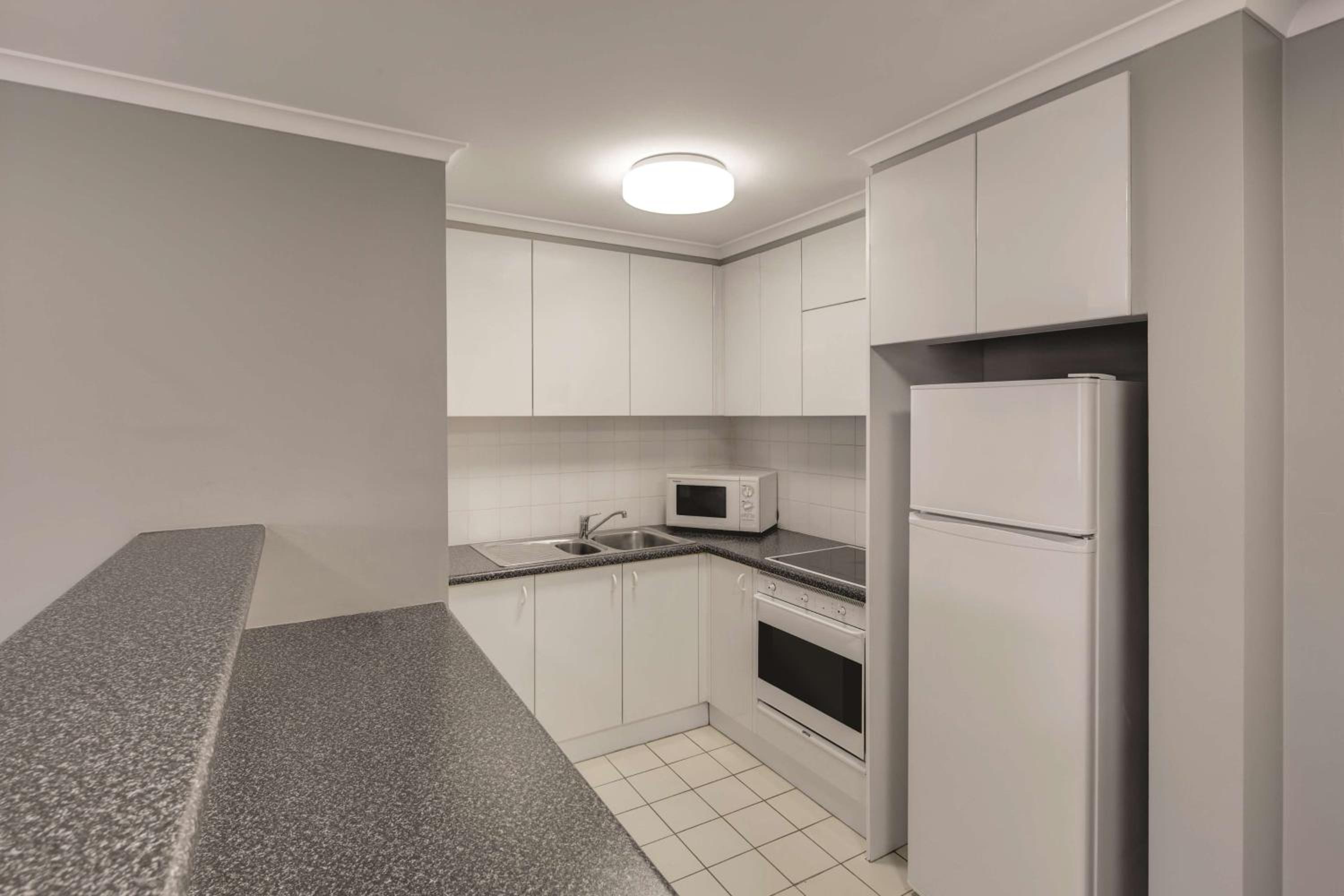 One-Bedroom Apartment with Spa Bath and Balcony - Photo 2