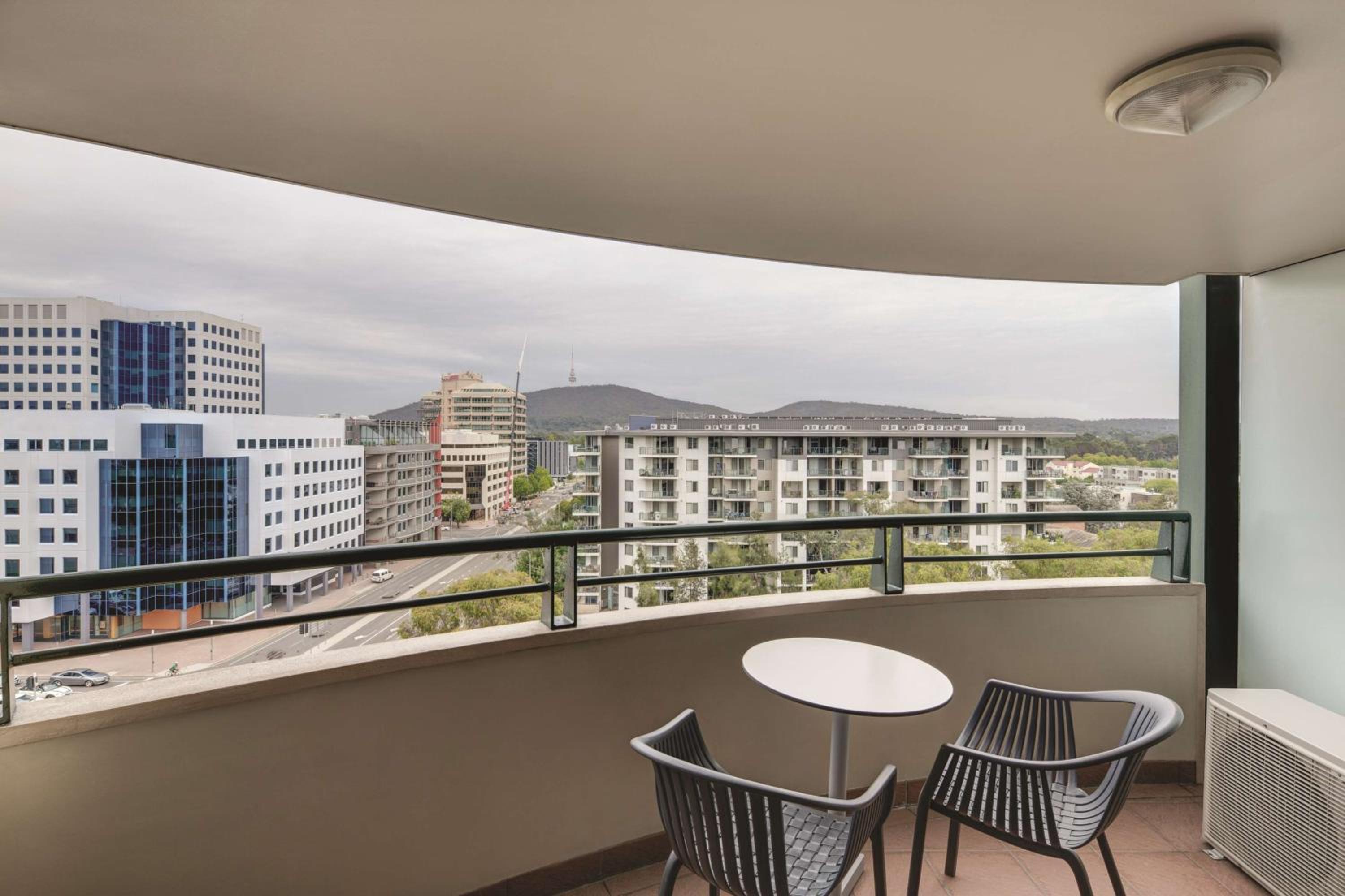 Two Bedroom Apartment - Queen & King (or Twin), Balcony & Spa Bath - Photo 8