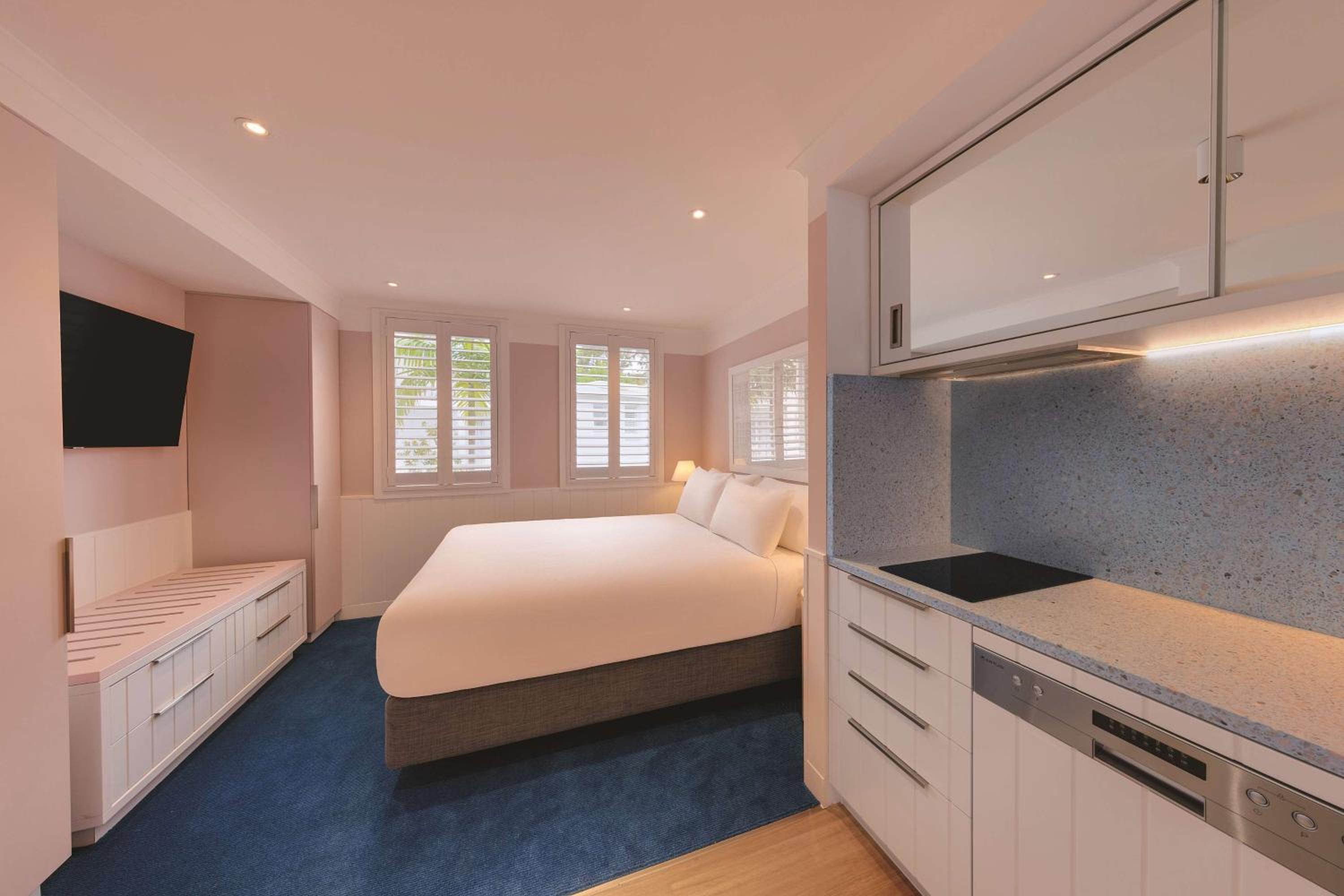 Studio Executive Room