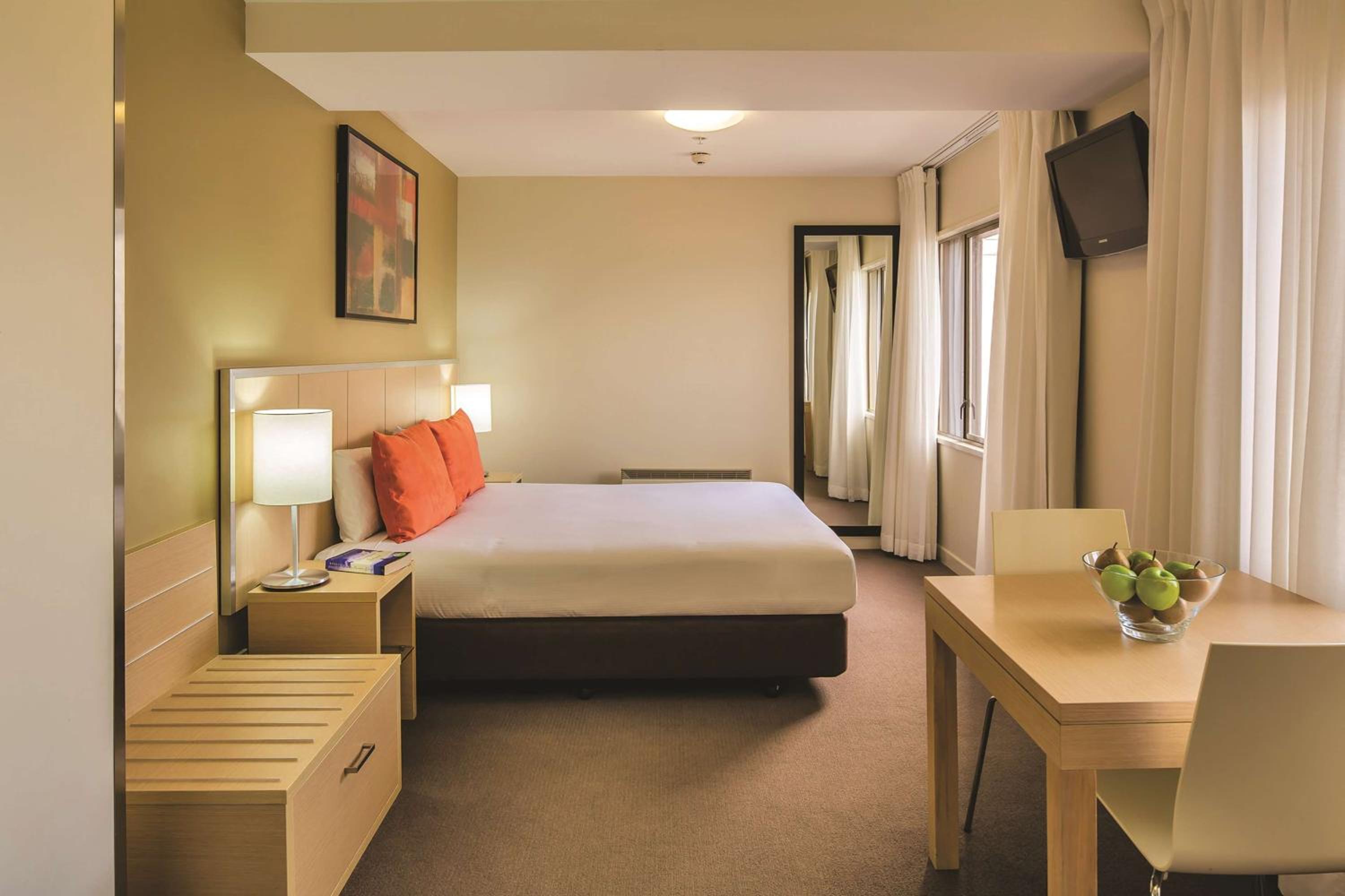 Standard King Room - Photo 5