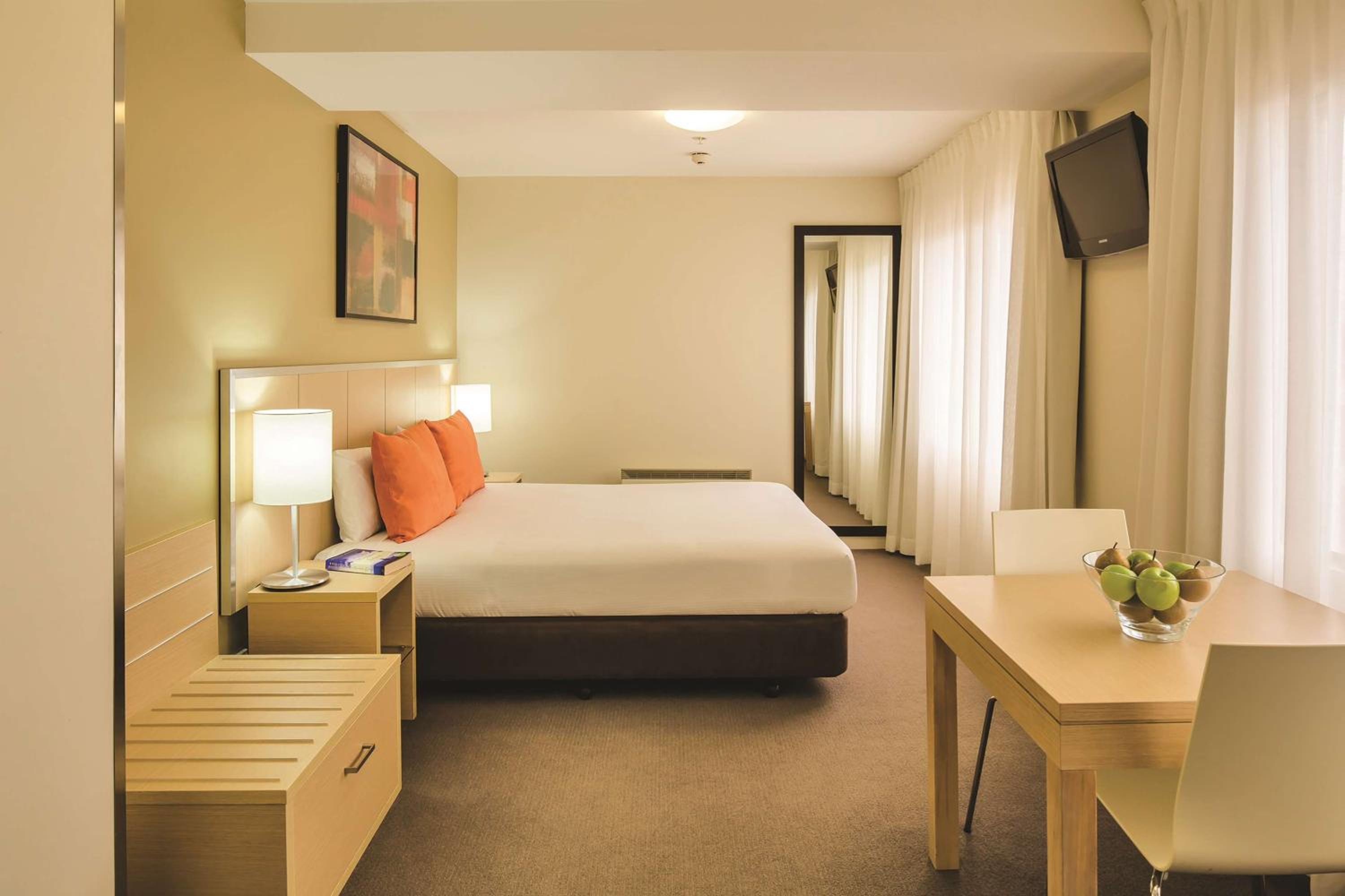 Standard King Room - Photo 7