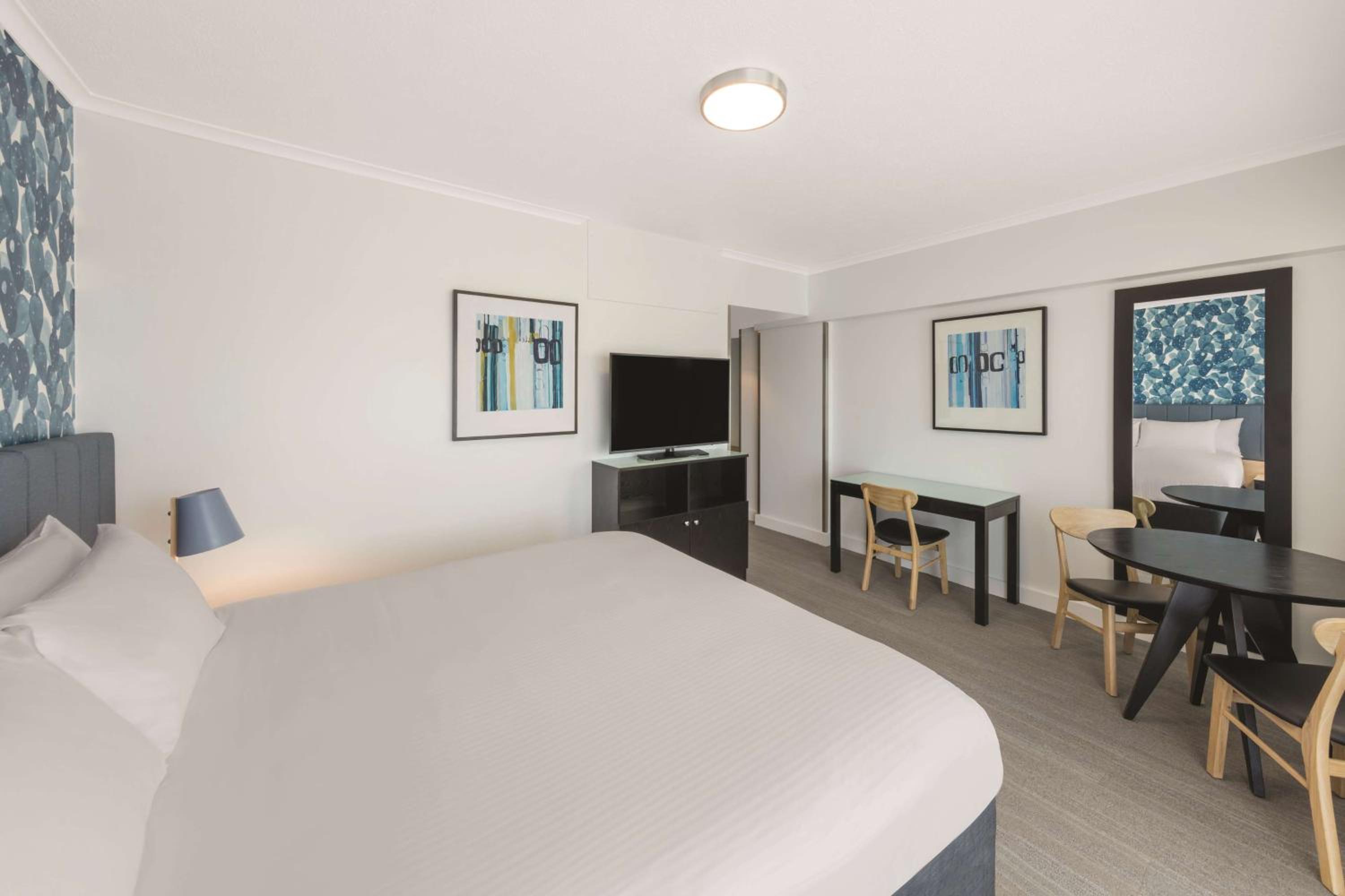 Family Room with King or Twin Beds photo 2