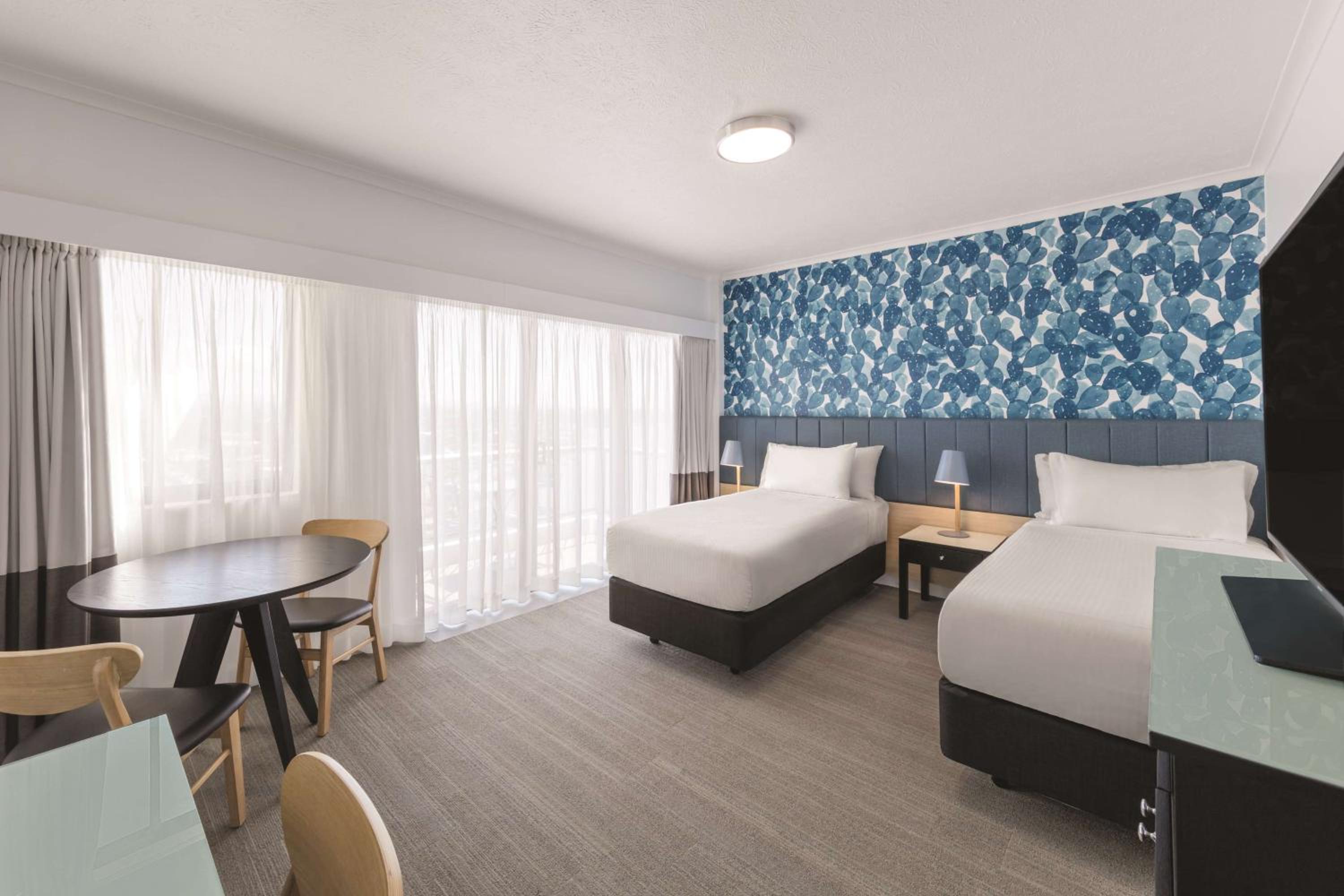 Family Room with King or Twin Beds photo 3