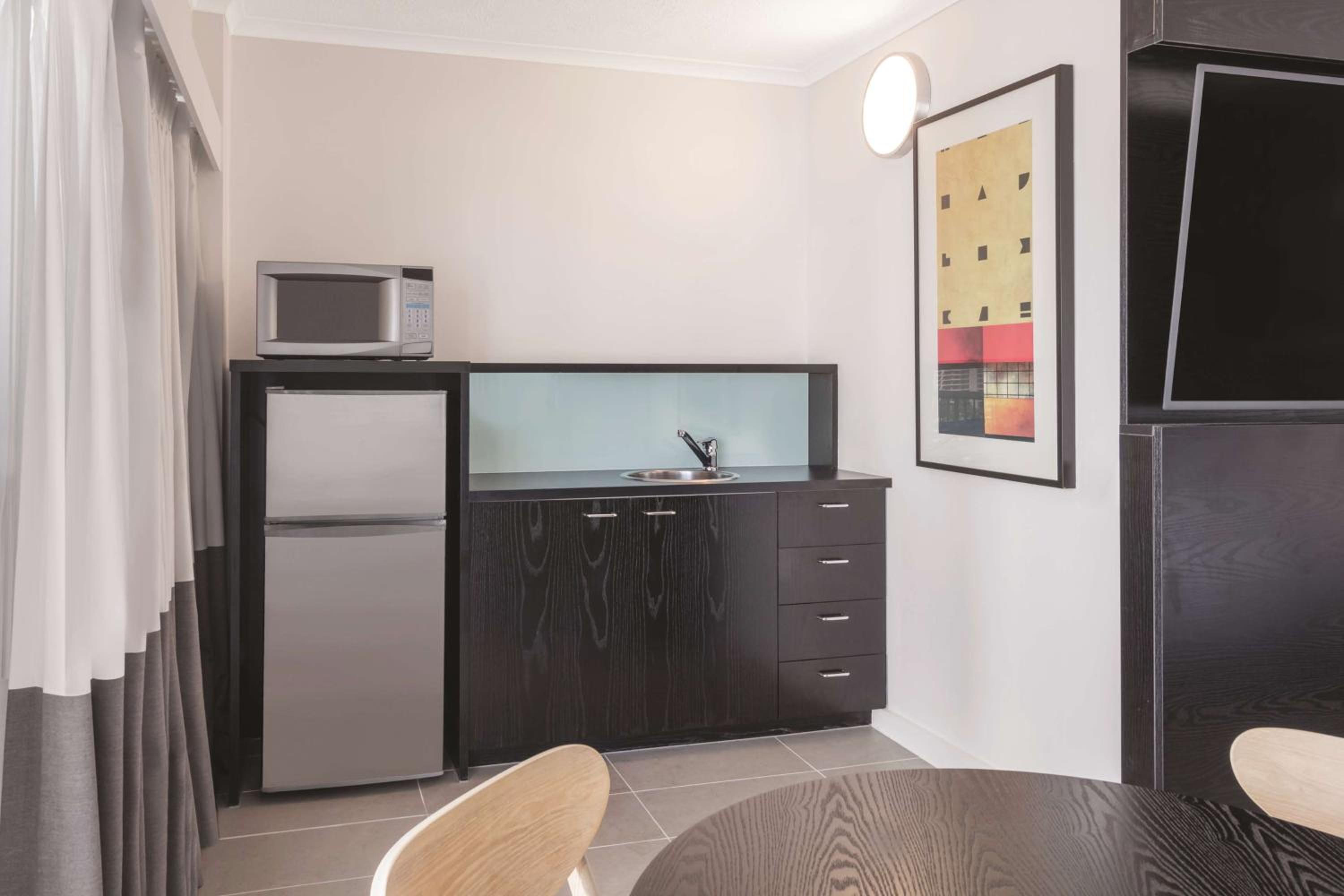 Deluxe King or Twin Studio with View photo 3