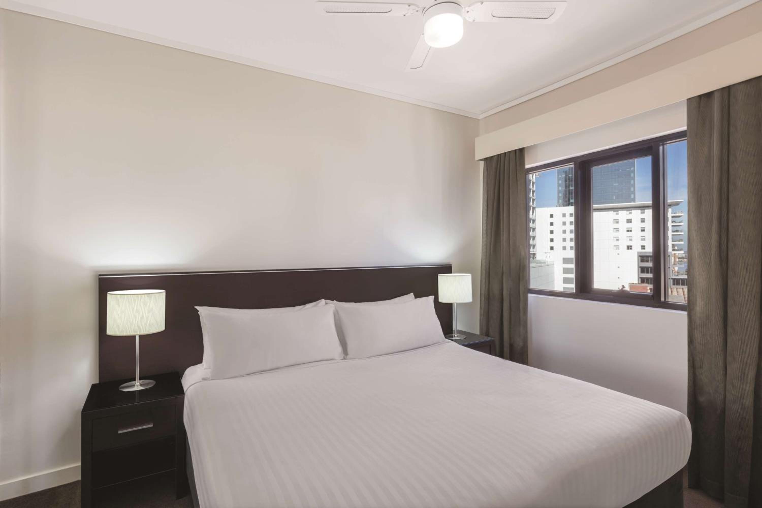 Premier One Bedroom Apartment - Photo 4