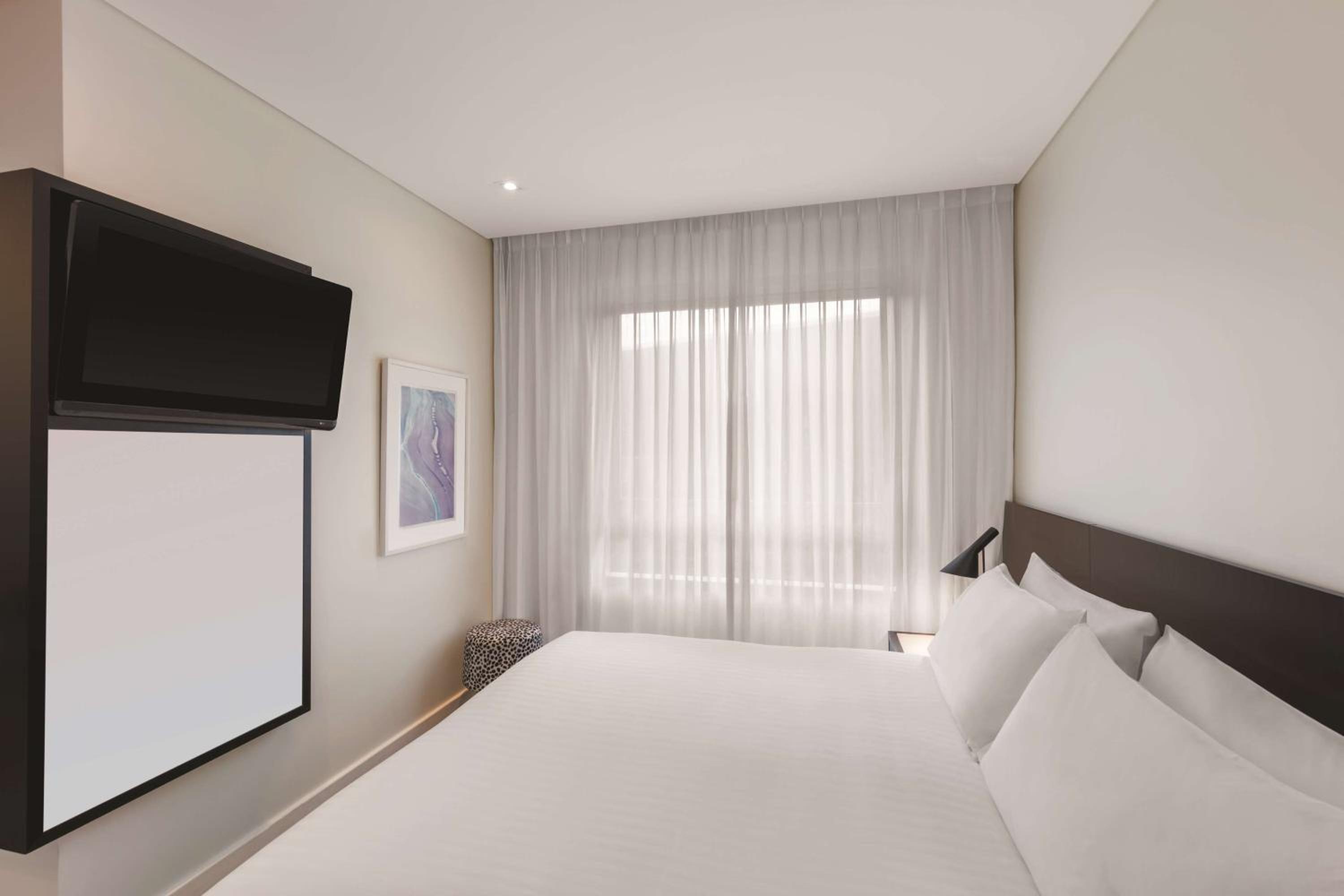 Premier One-Bedroom Apartment - Photo 1