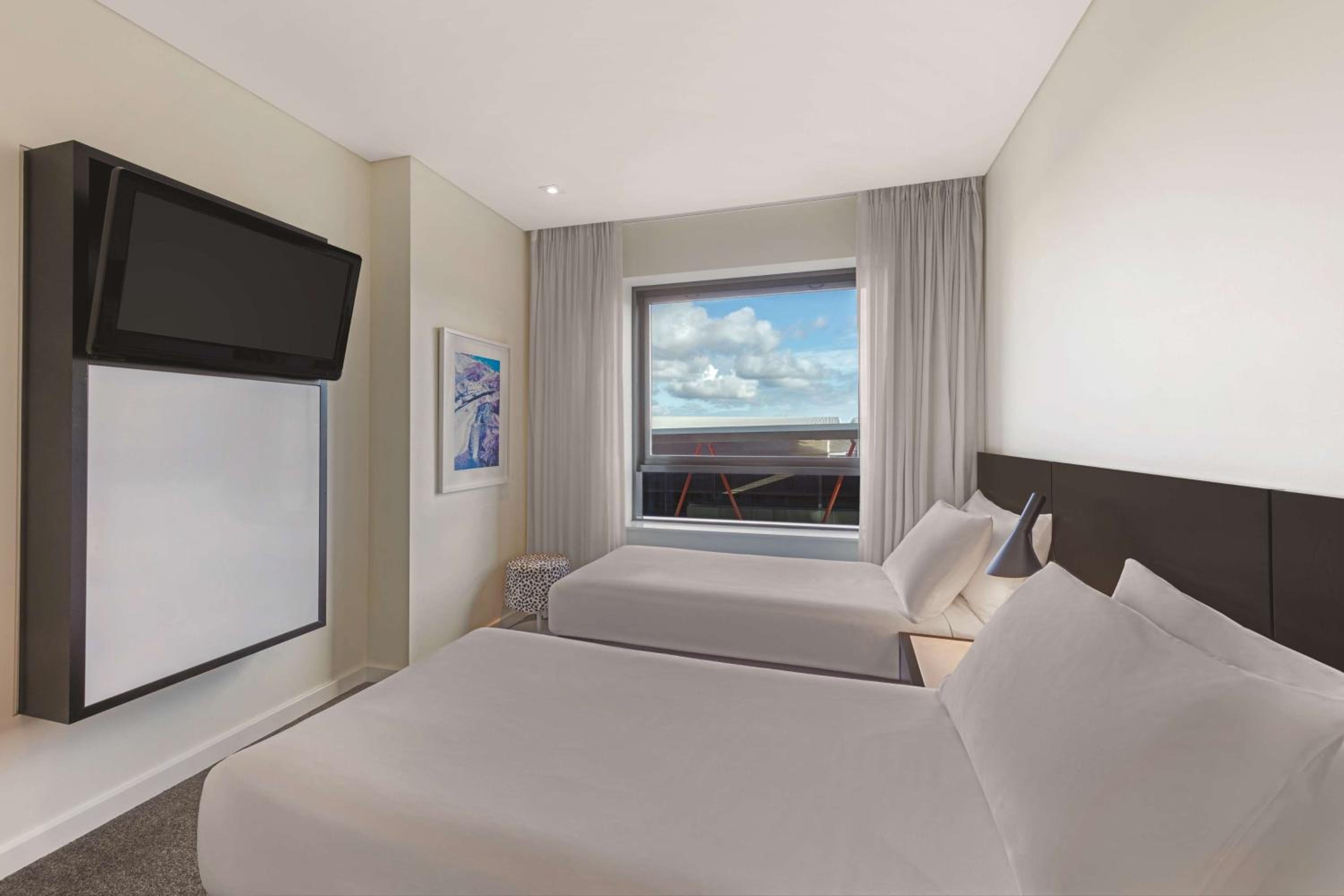 Premier One-Bedroom Apartment - Photo 6