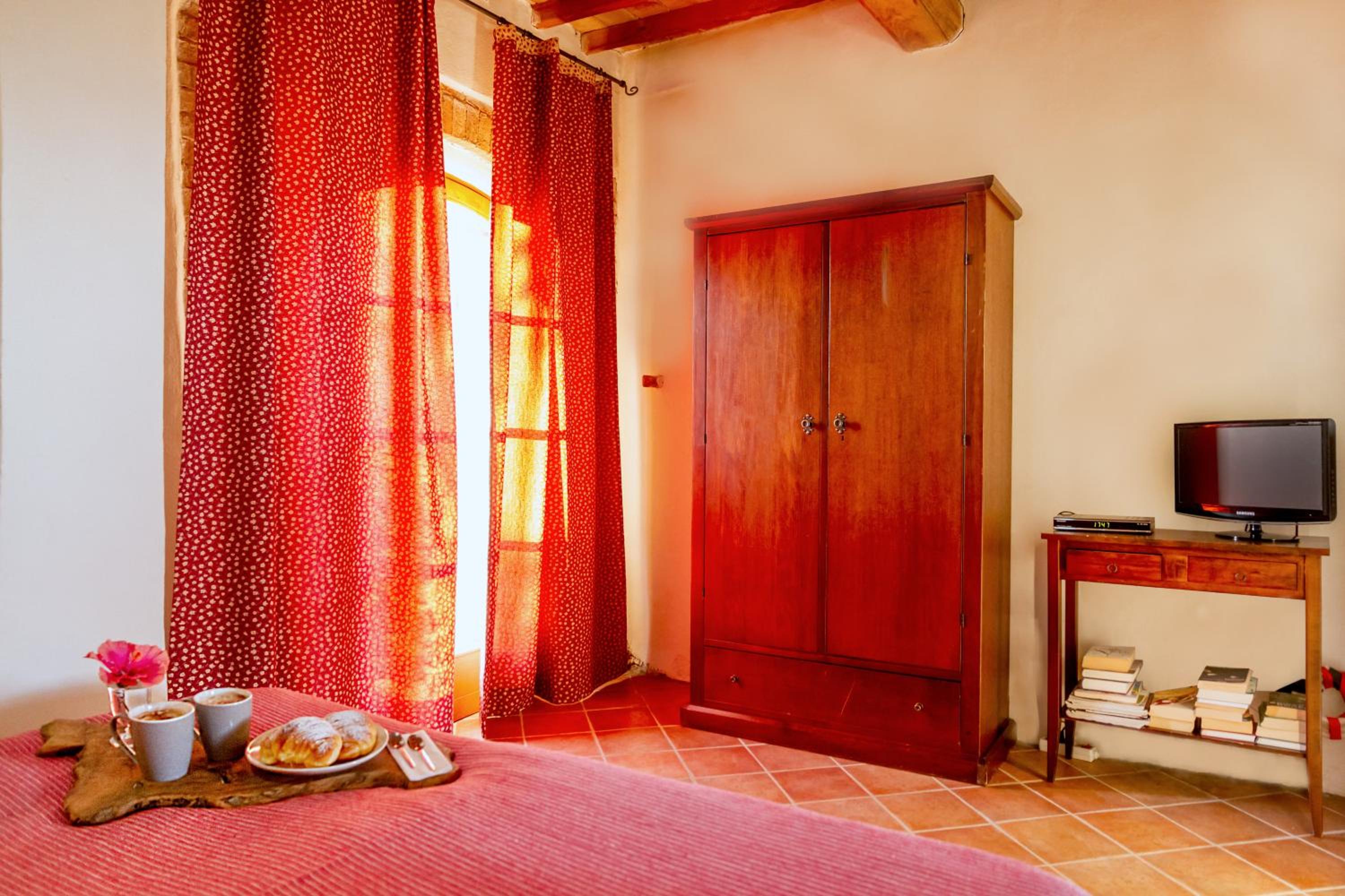 Two-Bedroom Deluxe Apartment with Garden View