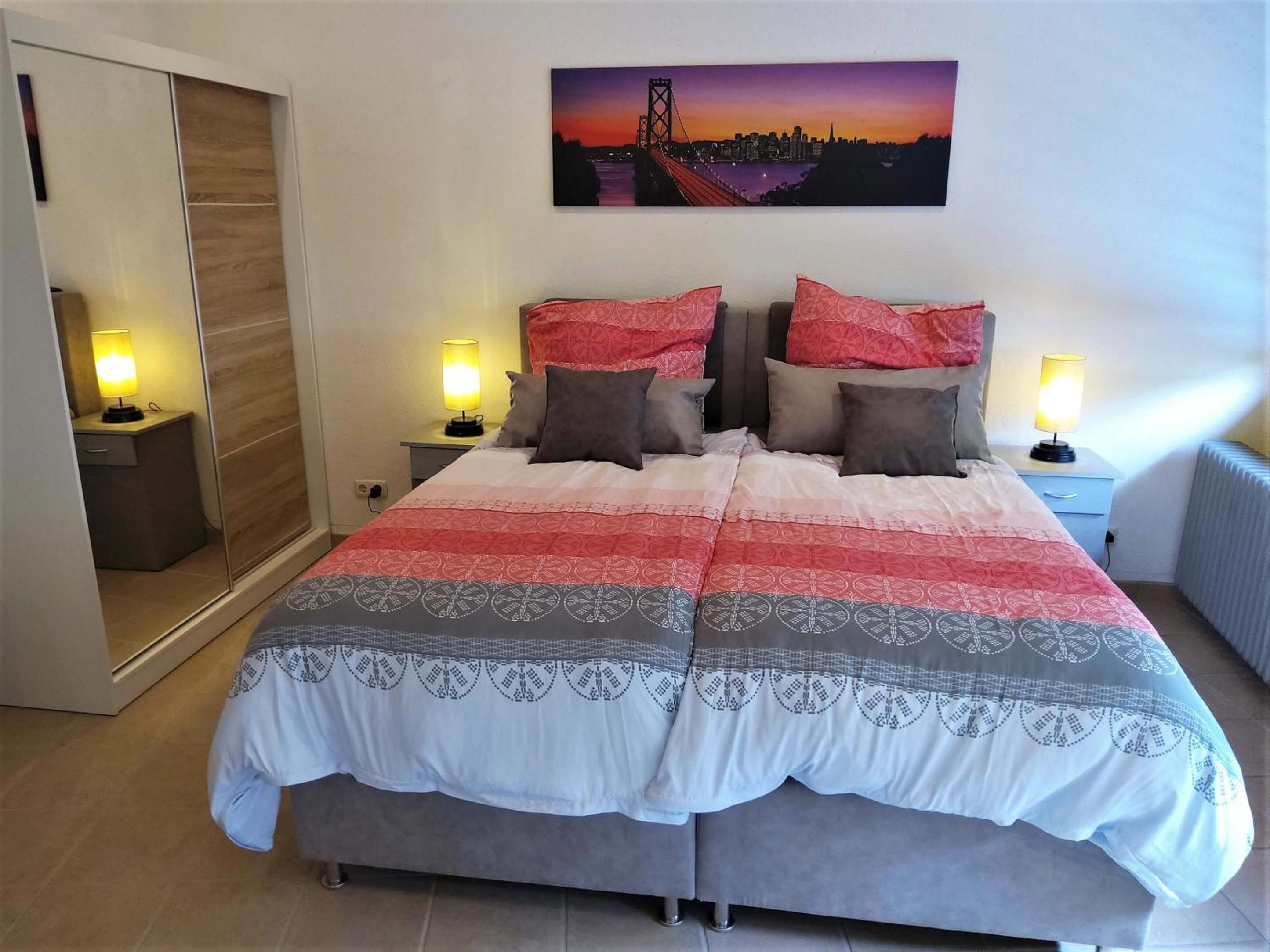 One-Bedroom Apartment photo 1