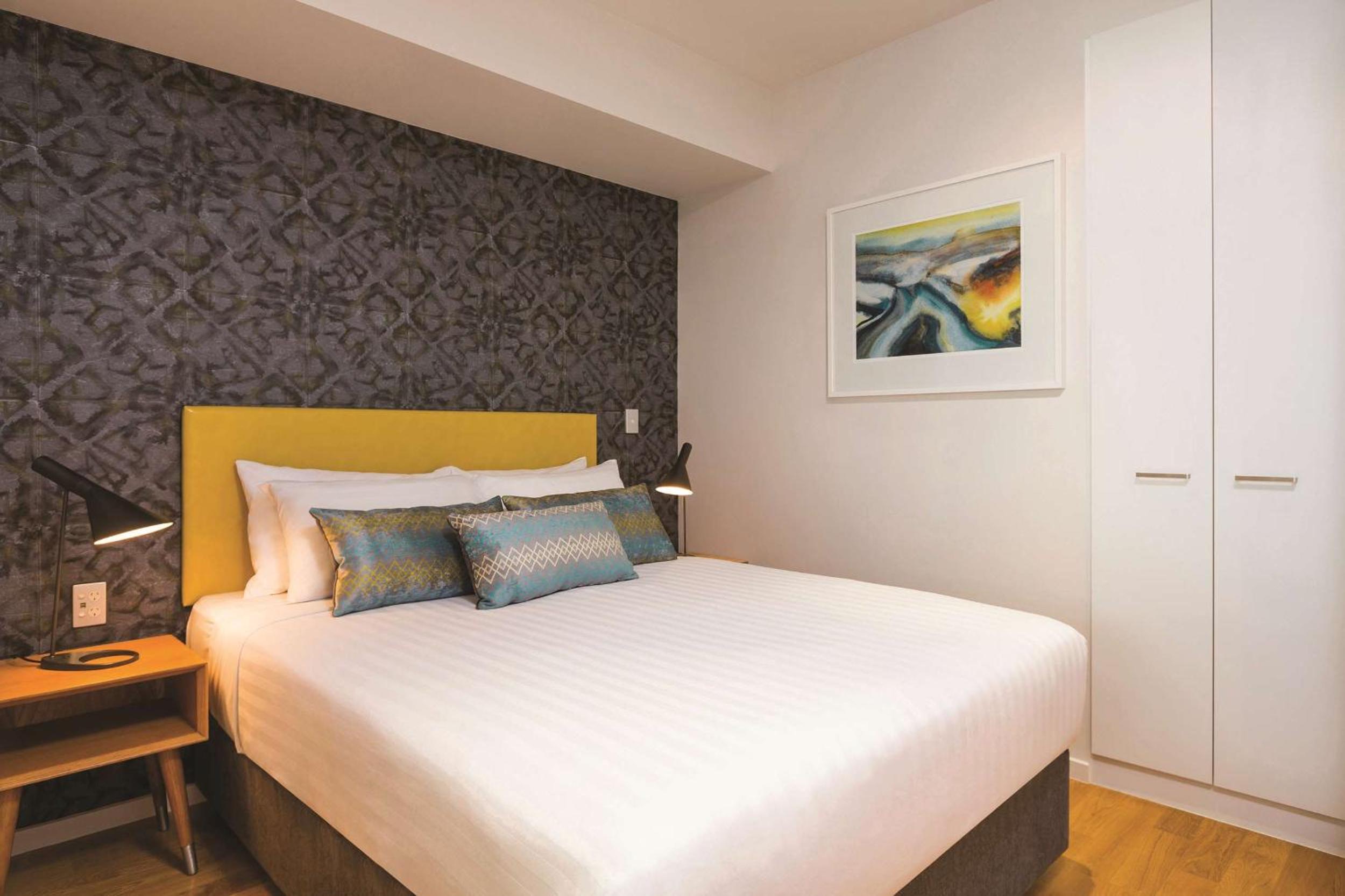 Available room thumbnail 6