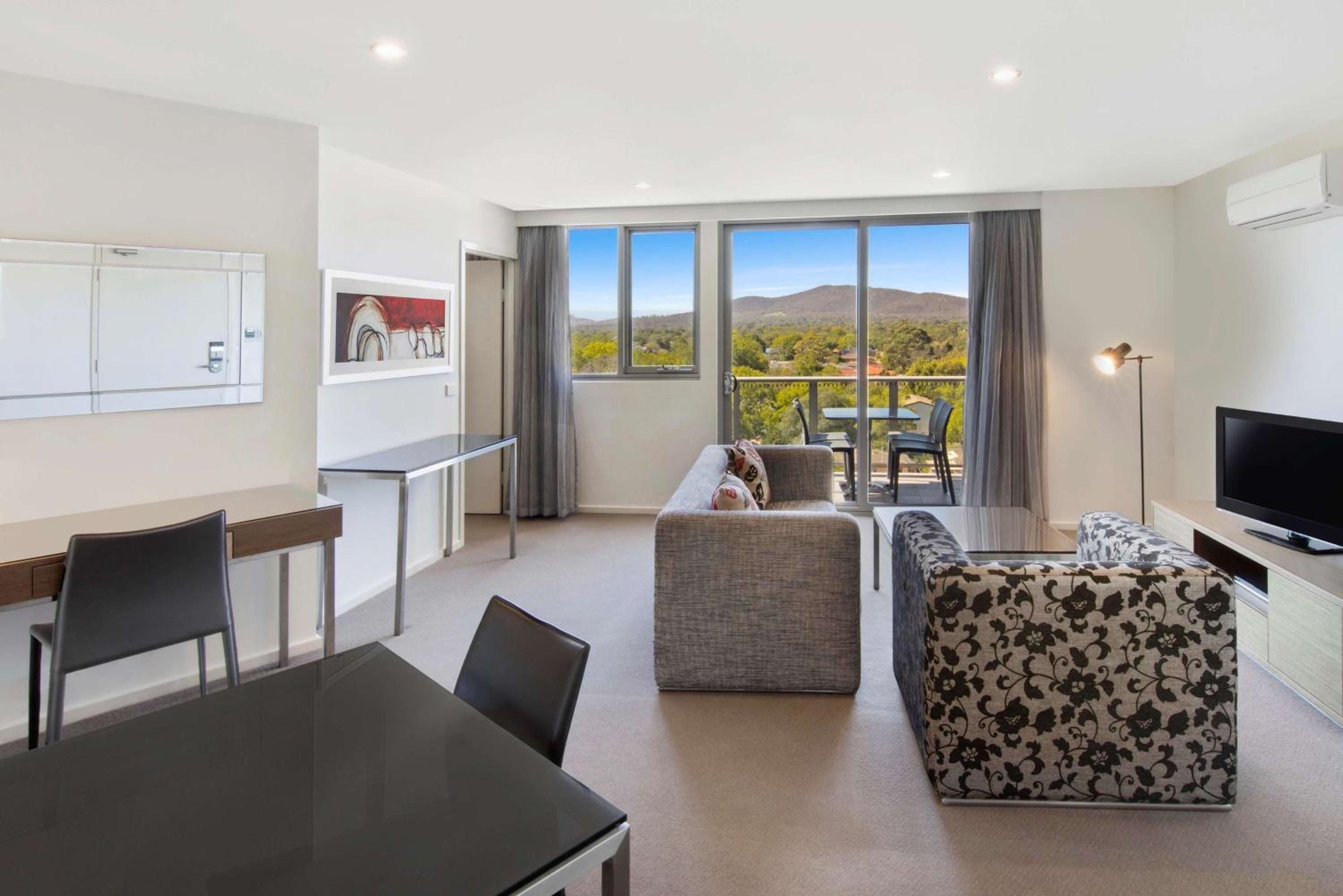 One Bedroom Apartment - Queen - Photo 3