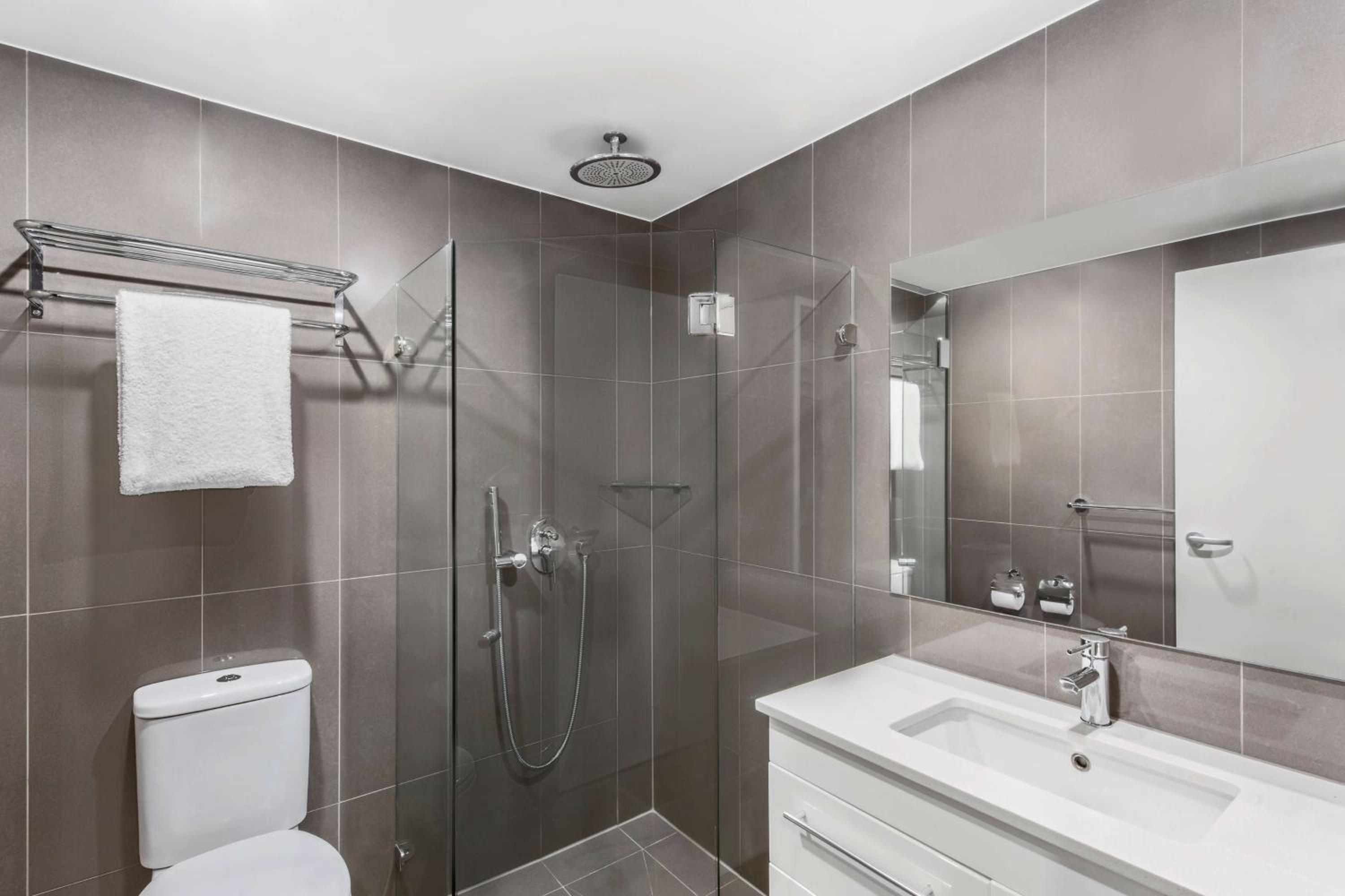 One Bedroom Apartment - Queen - Photo 2