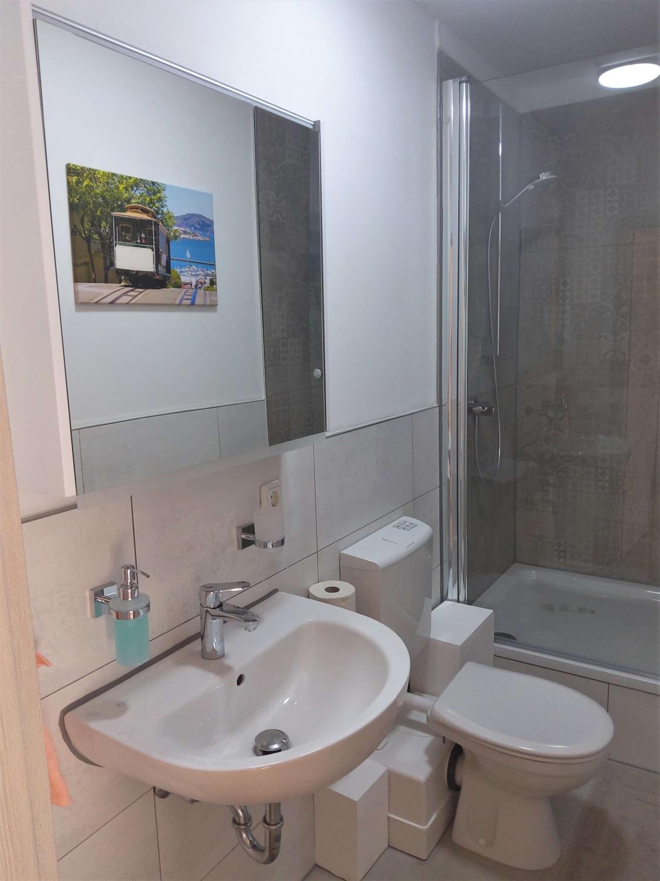 One-Bedroom Apartment photo 2