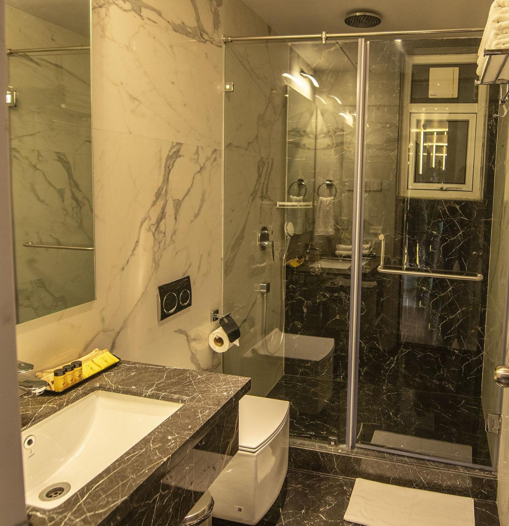 Deluxe Room - Photo 5