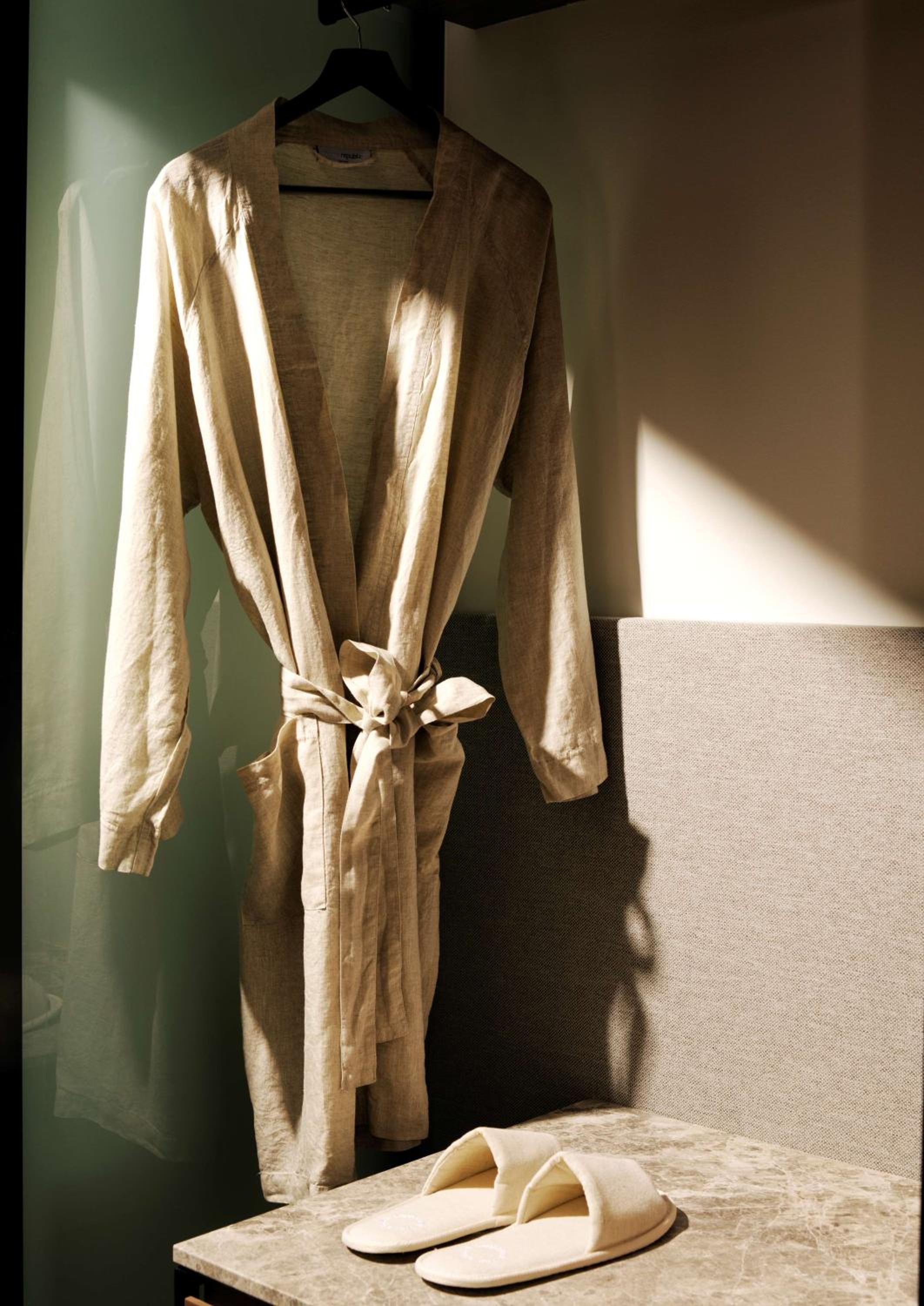Deluxe Studio with Destination A Package - incl. A la carte breakfast credit, grazing box, $25 mini bar credit - Photo 4